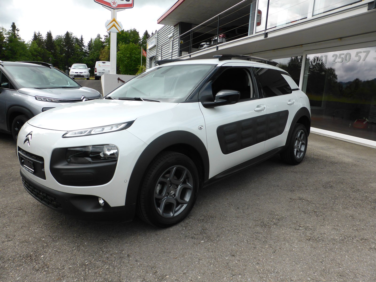 CITROEN C4 Cactus 1.2 e-THP Shine EAT6, Petrol, Second hand / Used, Automatic - 2