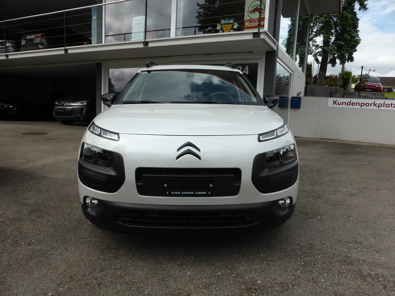 CITROEN C4 Cactus 1.2 e-THP Shine EAT6, Petrol, Second hand / Used, Automatic - 3