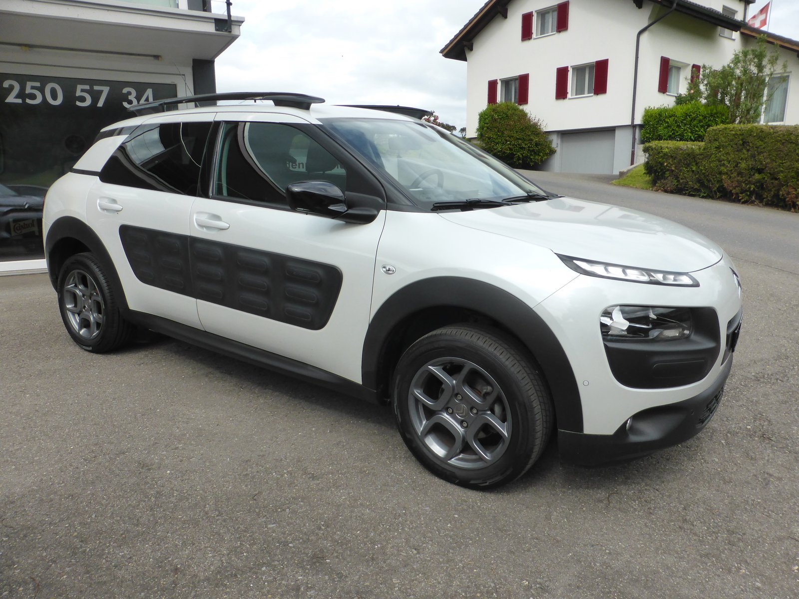 CITROEN C4 Cactus 1.2 e-THP Shine EAT6, Petrol, Second hand / Used, Automatic - 4