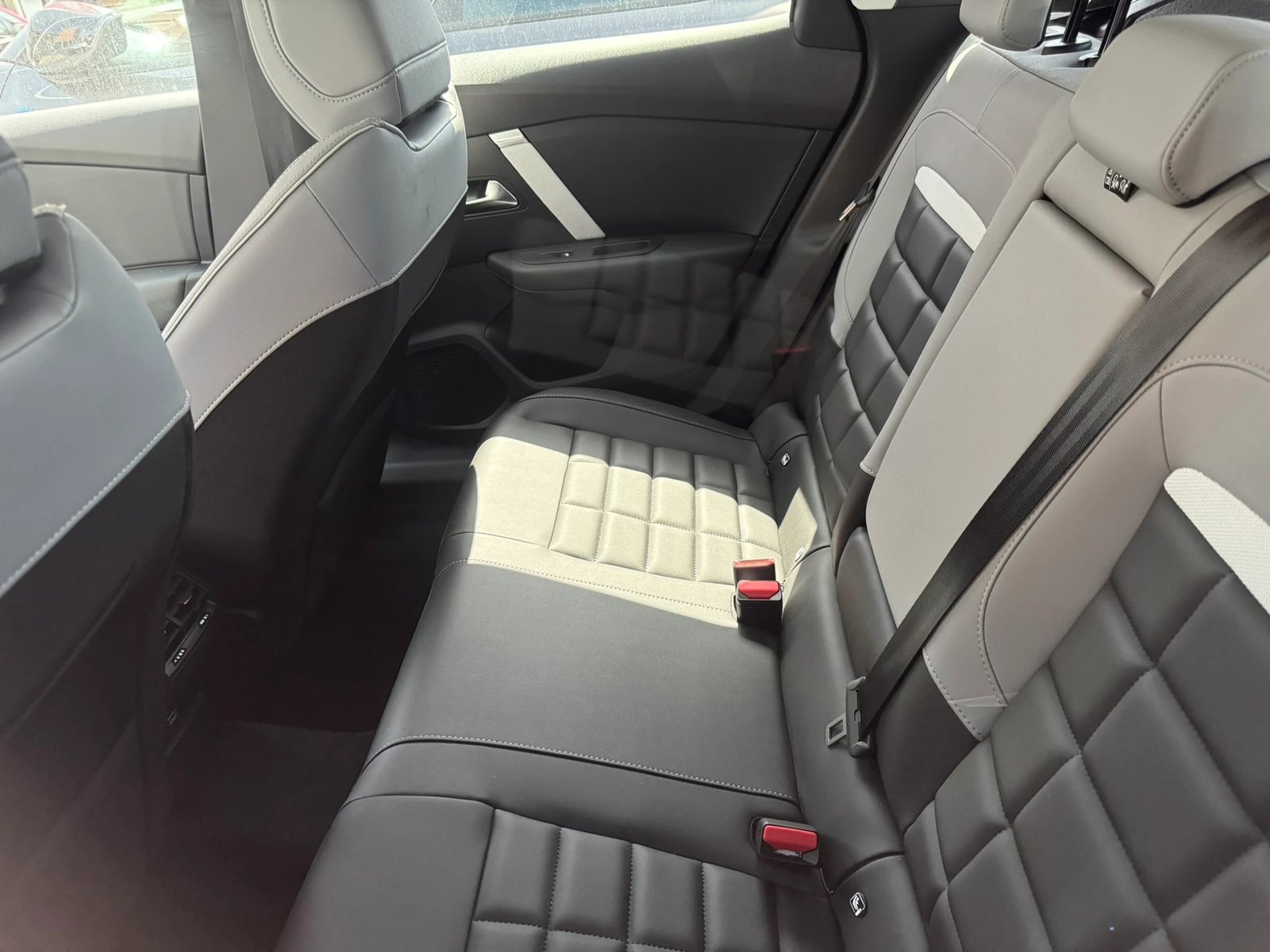 CITROEN C4 HEV Max e-DCS6, Mild-Hybrid Benzin/Elektro, Neuwagen, Automatik - 5