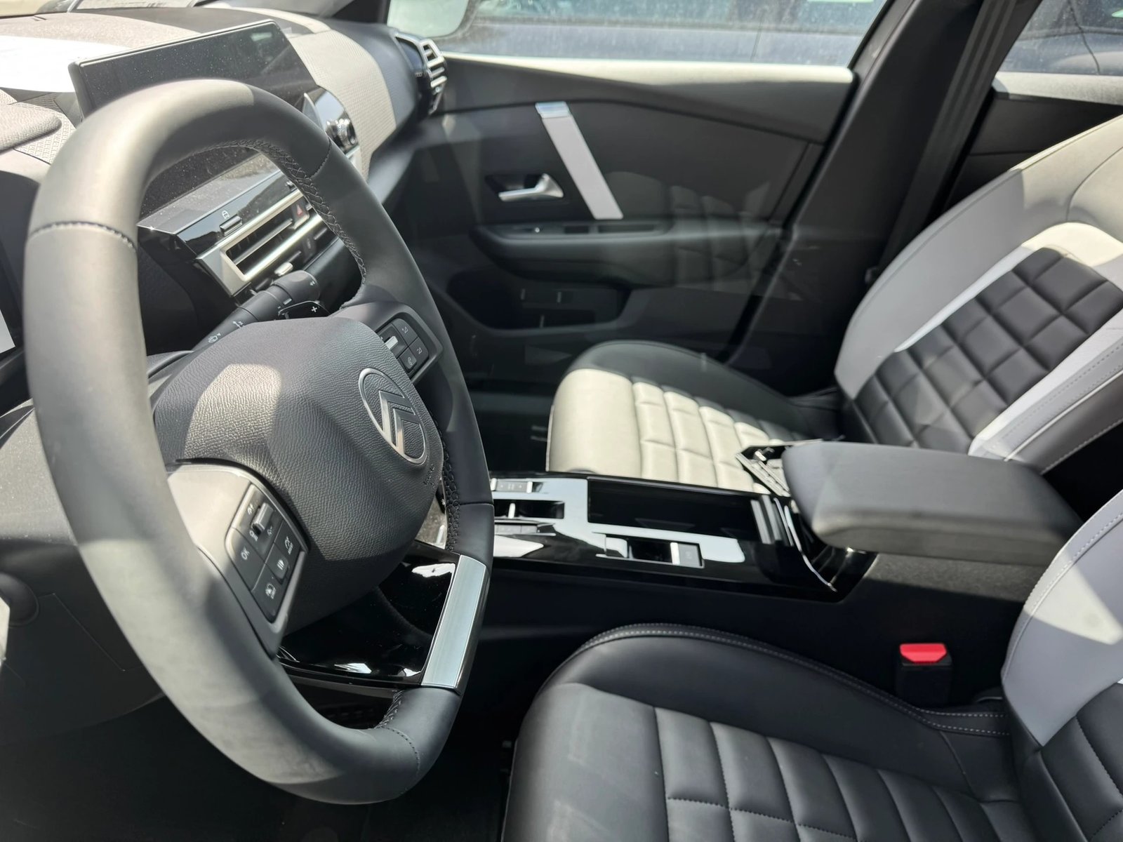CITROEN C4 HEV Max e-DCS6, Mild-Hybrid Benzin/Elektro, Neuwagen, Automatik - 6