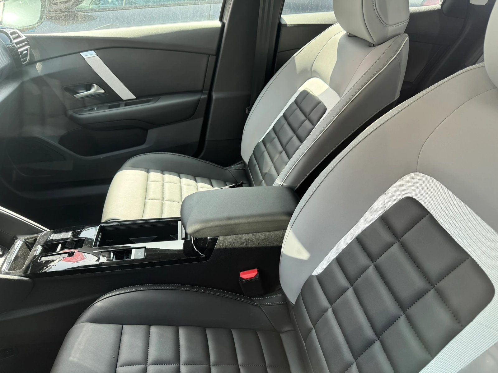 CITROEN C4 HEV Max e-DCS6, Mild-Hybrid Benzin/Elektro, Neuwagen, Automatik - 7