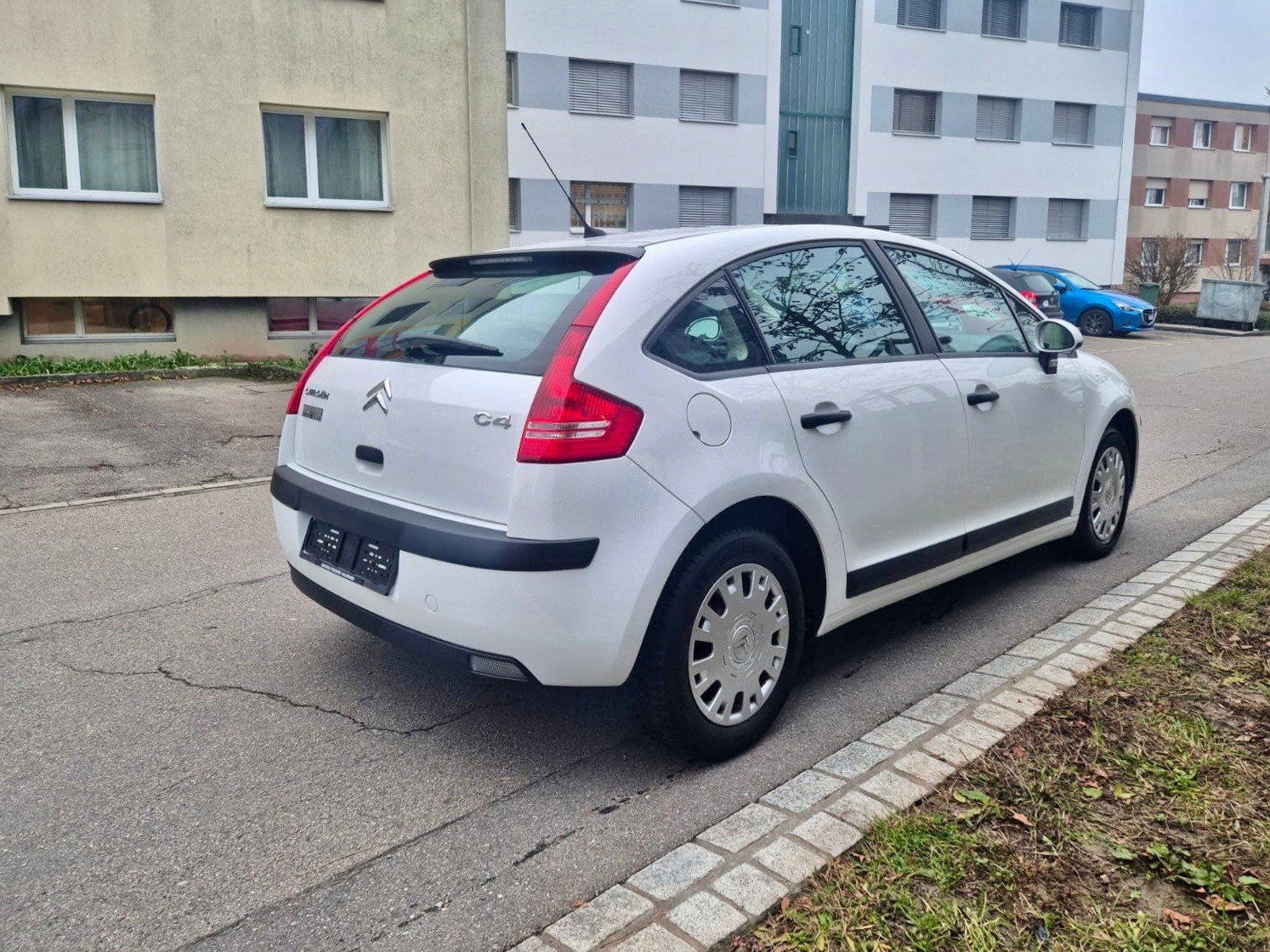 CITROEN C4 Berline 1.4i 16V X, Benzin, Occasion / Gebraucht, Handschaltung - 2