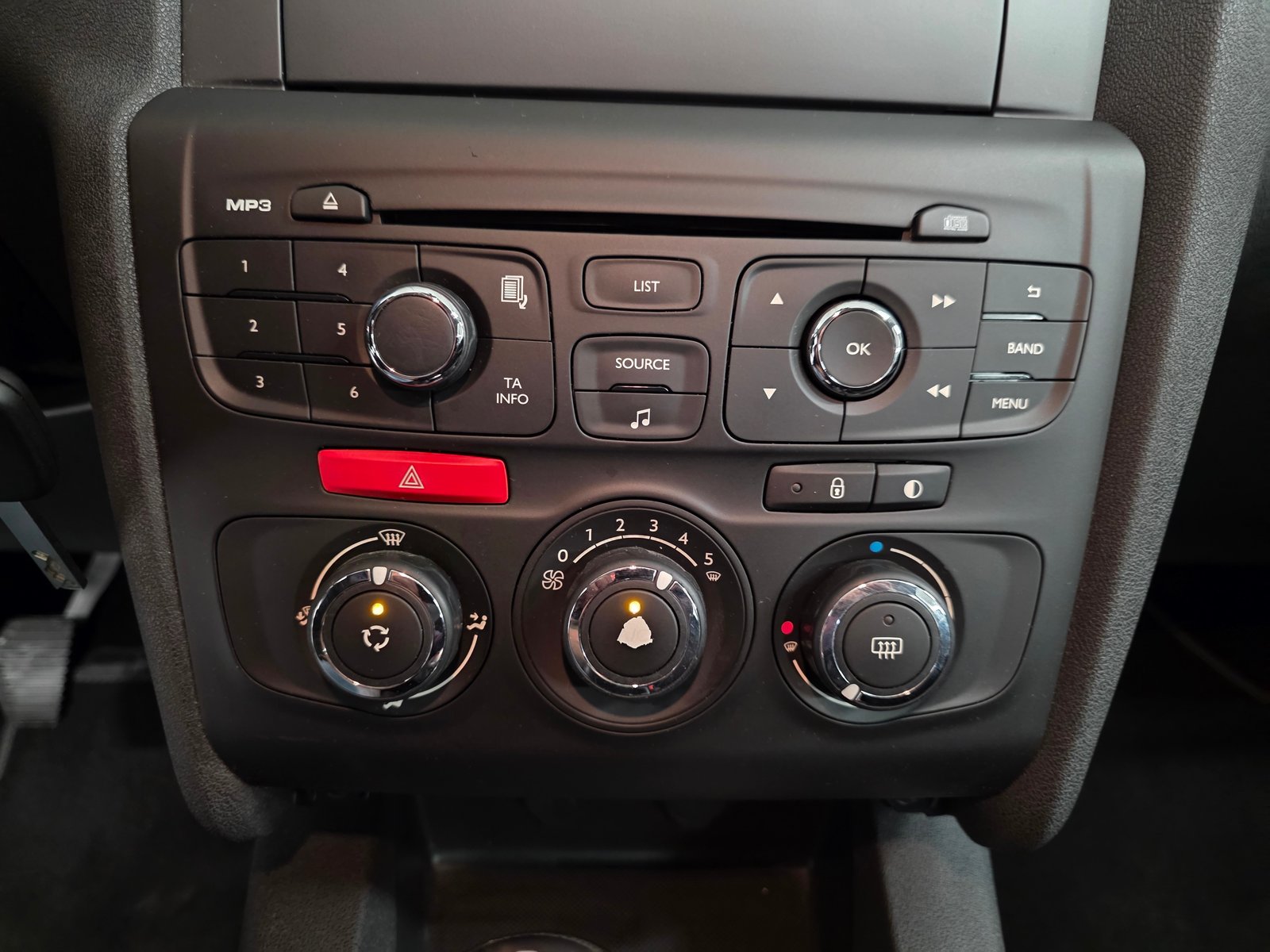 CITROEN C4 1.2 Pure Tech Live Edition, Benzin, Occasion / Gebraucht, Handschaltung - 7
