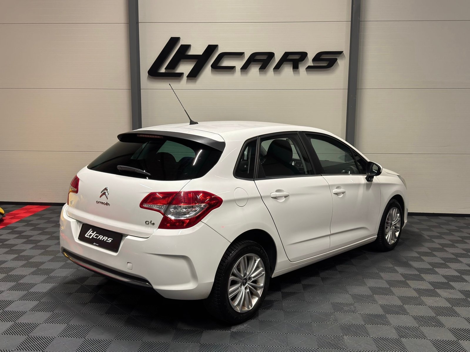 CITROEN C4 1.2 e-THP Seduction, Petrol, Second hand / Used, Manual - 4