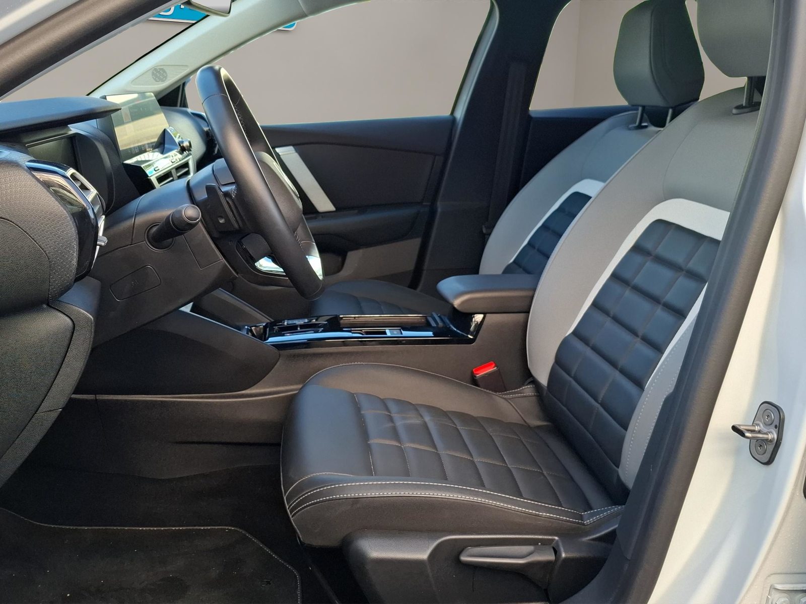 CITROEN C4 1.2 PureTech Max, Benzin, Occasion / Gebraucht, Automatik - 6