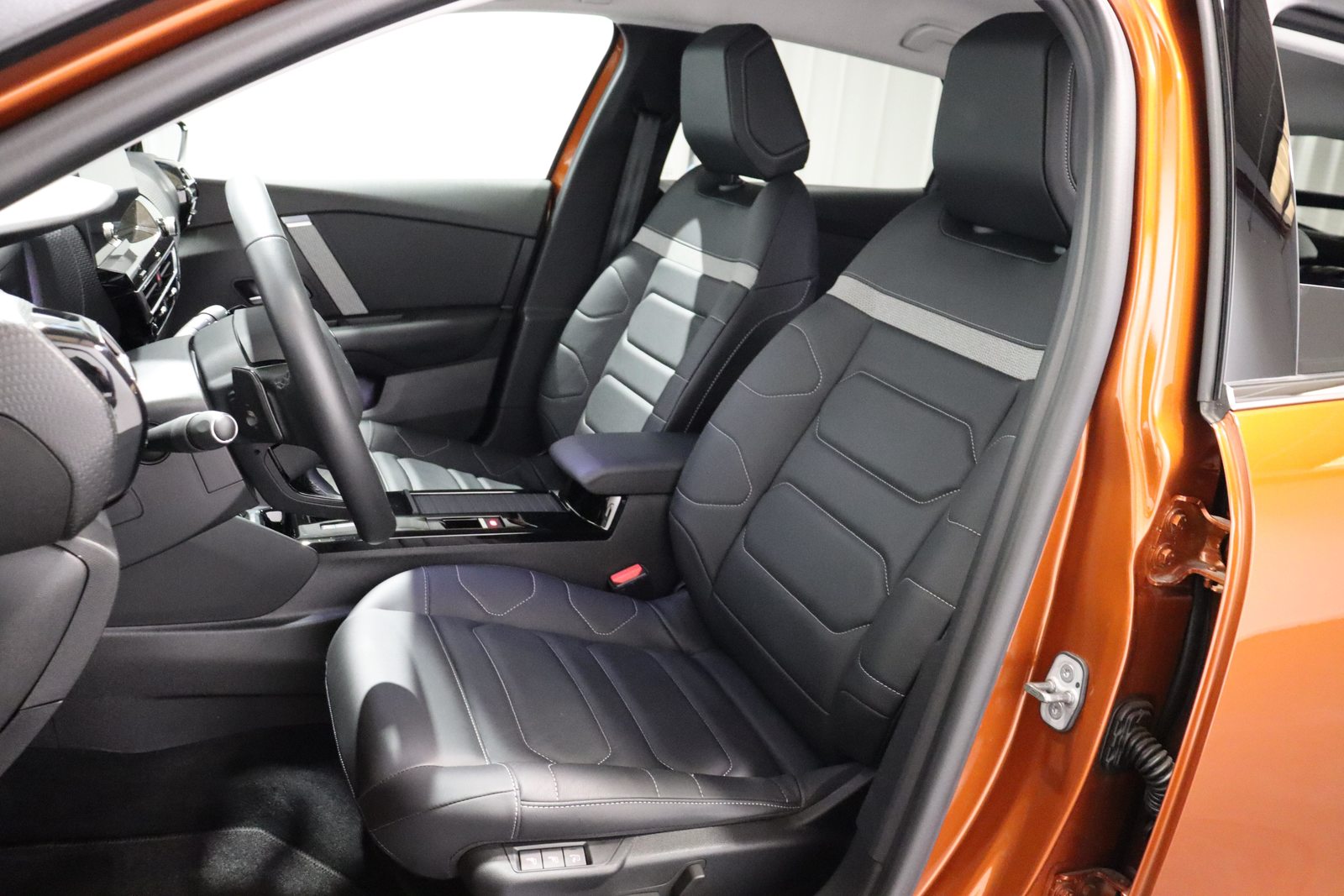 CITROEN C4 1.2 PureTech Shine Pack, Essence, Occasion / Utilisé, Automatique - 6