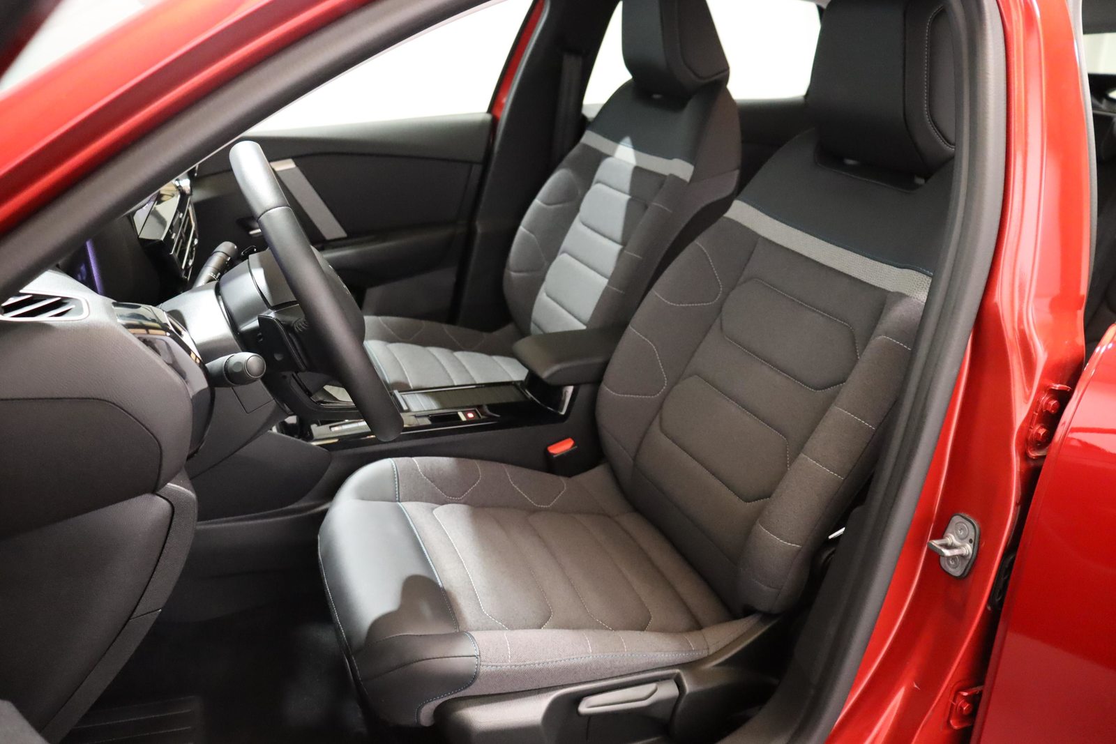 CITROEN C4 1.2 PureTech Swiss Edition, Essence, Occasion / Utilisé, Automatique - 5