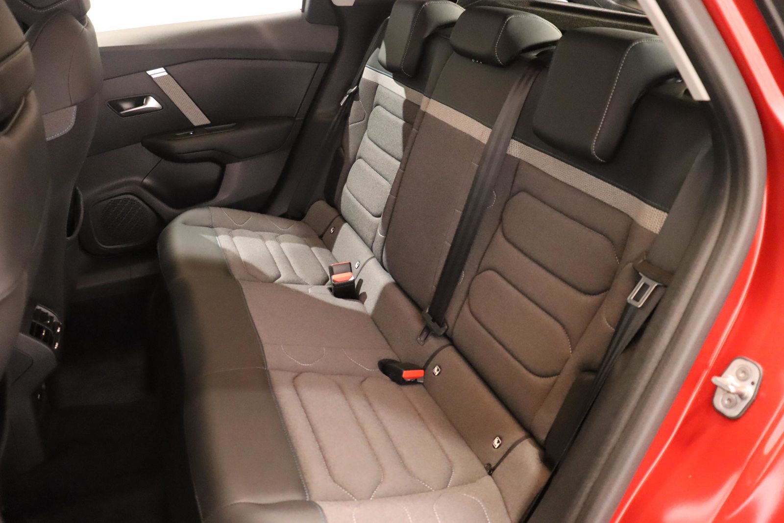 CITROEN C4 1.2 PureTech Swiss Edition, Essence, Occasion / Utilisé, Automatique - 6