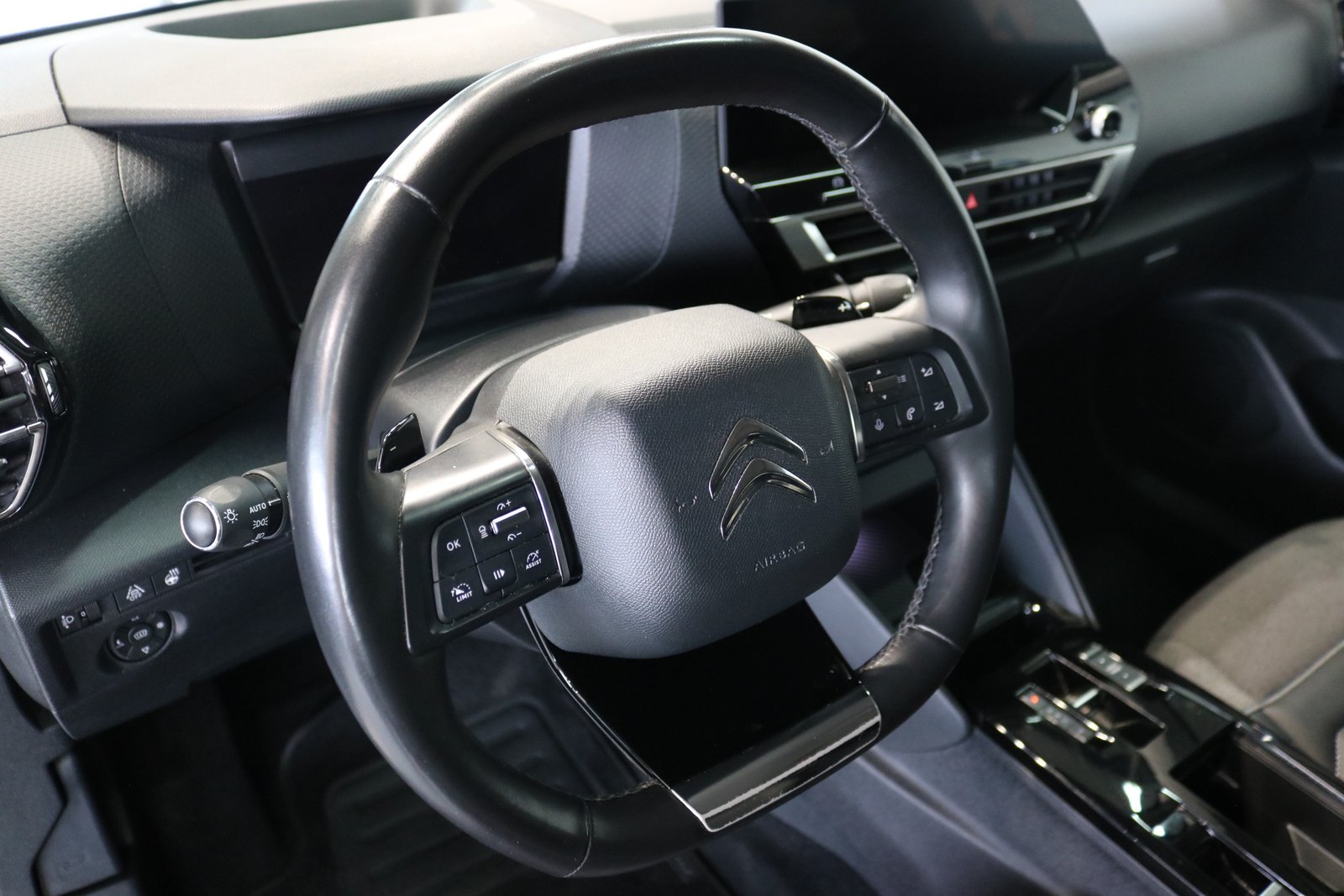 CITROEN C4 Shine EAT8, Essence, Occasion / Utilisé, Automatique - 3