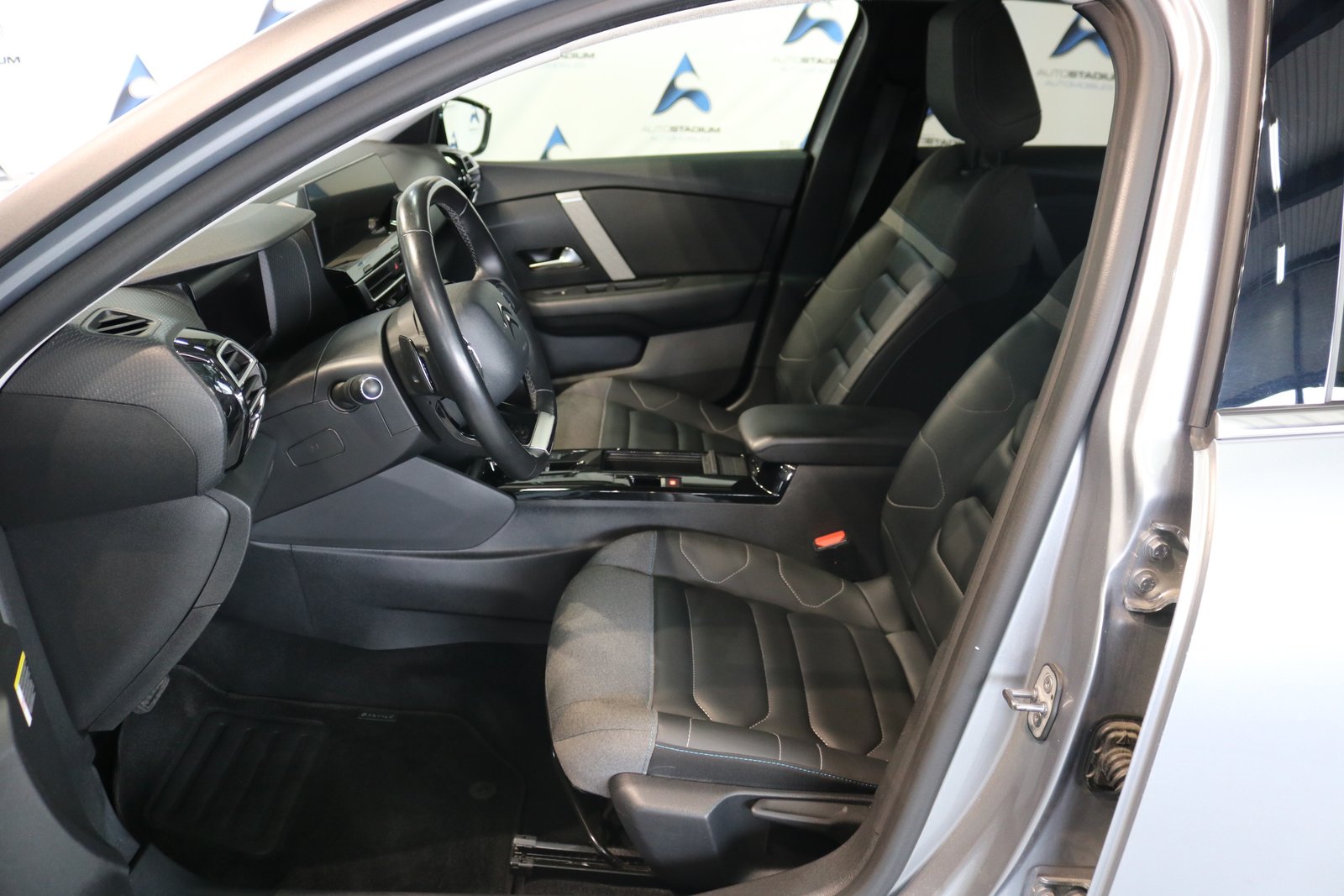 CITROEN C4 Shine EAT8, Essence, Occasion / Utilisé, Automatique - 4