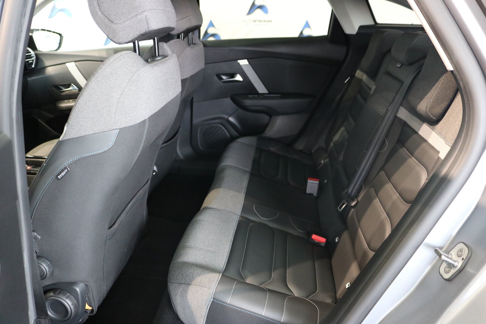 CITROEN C4 Shine EAT8, Essence, Occasion / Utilisé, Automatique - 5