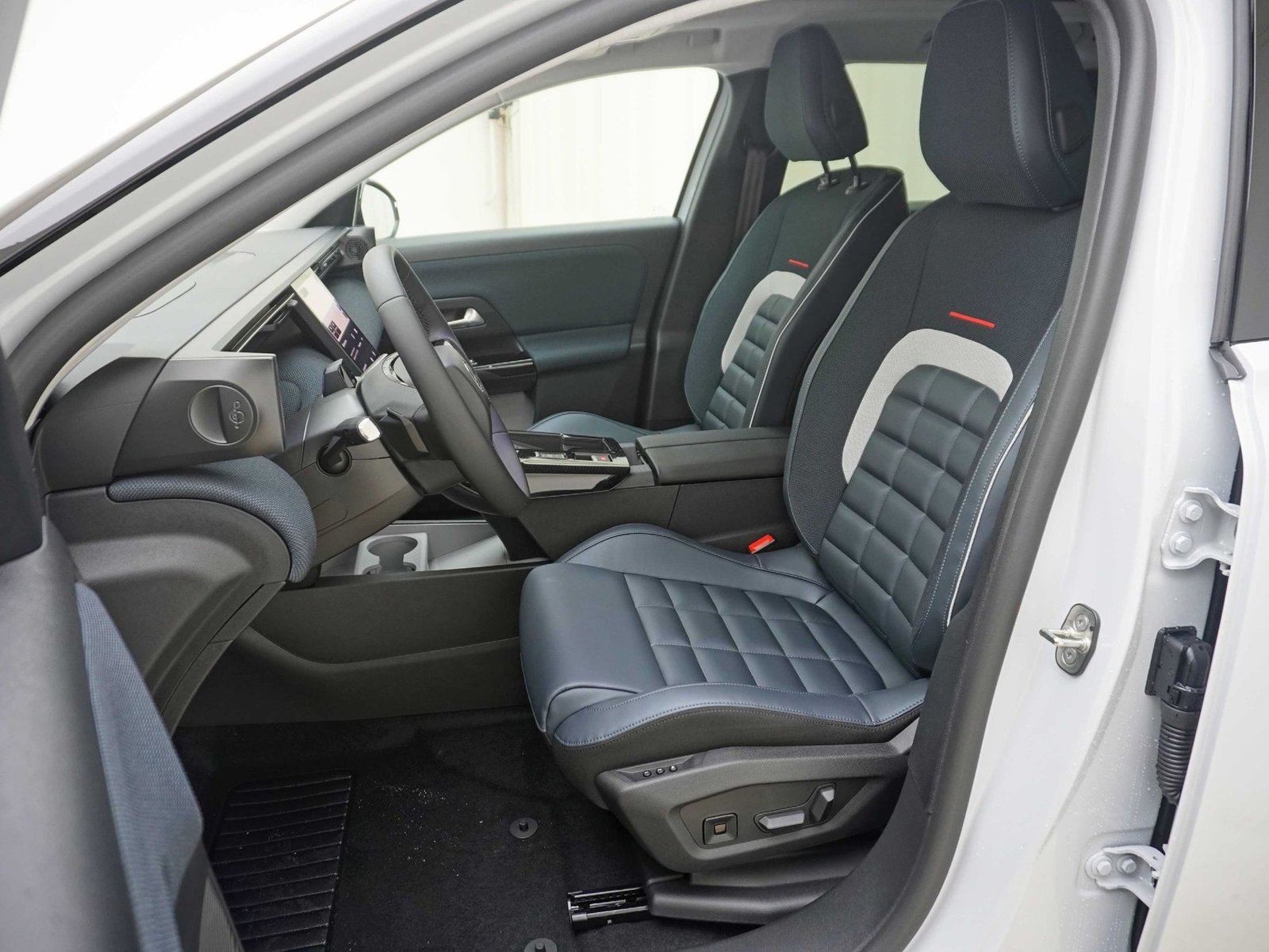 CITROEN C5 Aircross 1.2 Hybrid Max, Benzin, Neuwagen, Automatik - 7