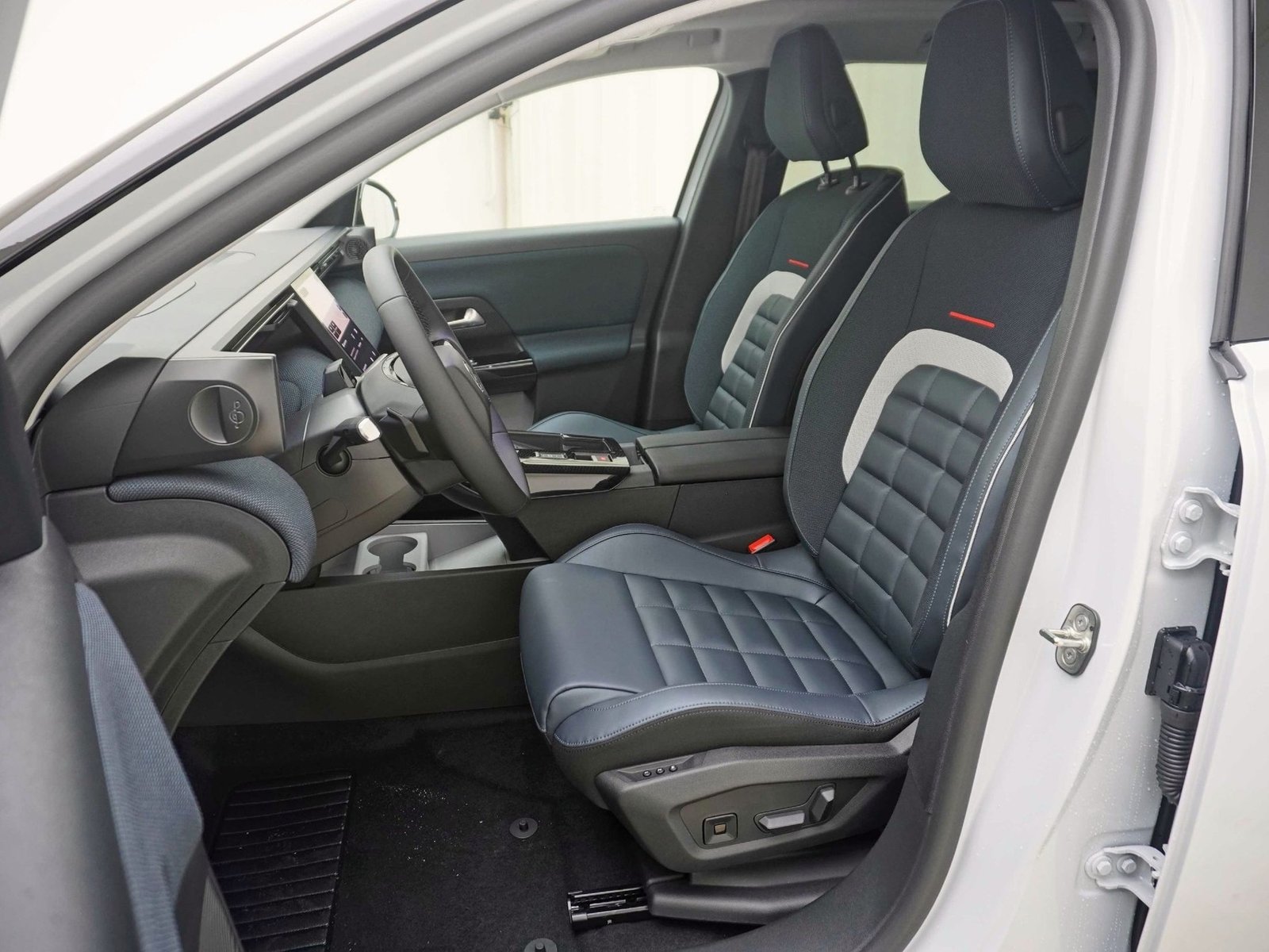 CITROEN C5 Aircross 1.2 Hybrid Max, Mild-Hybrid Benzin/Elektro, Neuwagen, Automatik - 7