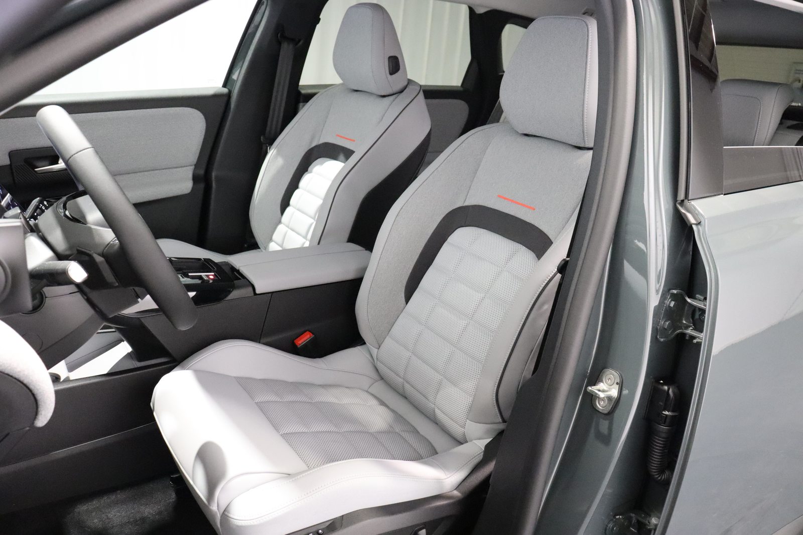CITROEN C5 Aircross 1.6 Plug-in Hybrid Max, Plug-in-Hybrid Benzin/Elektro, Neuwagen, Automatik - 4