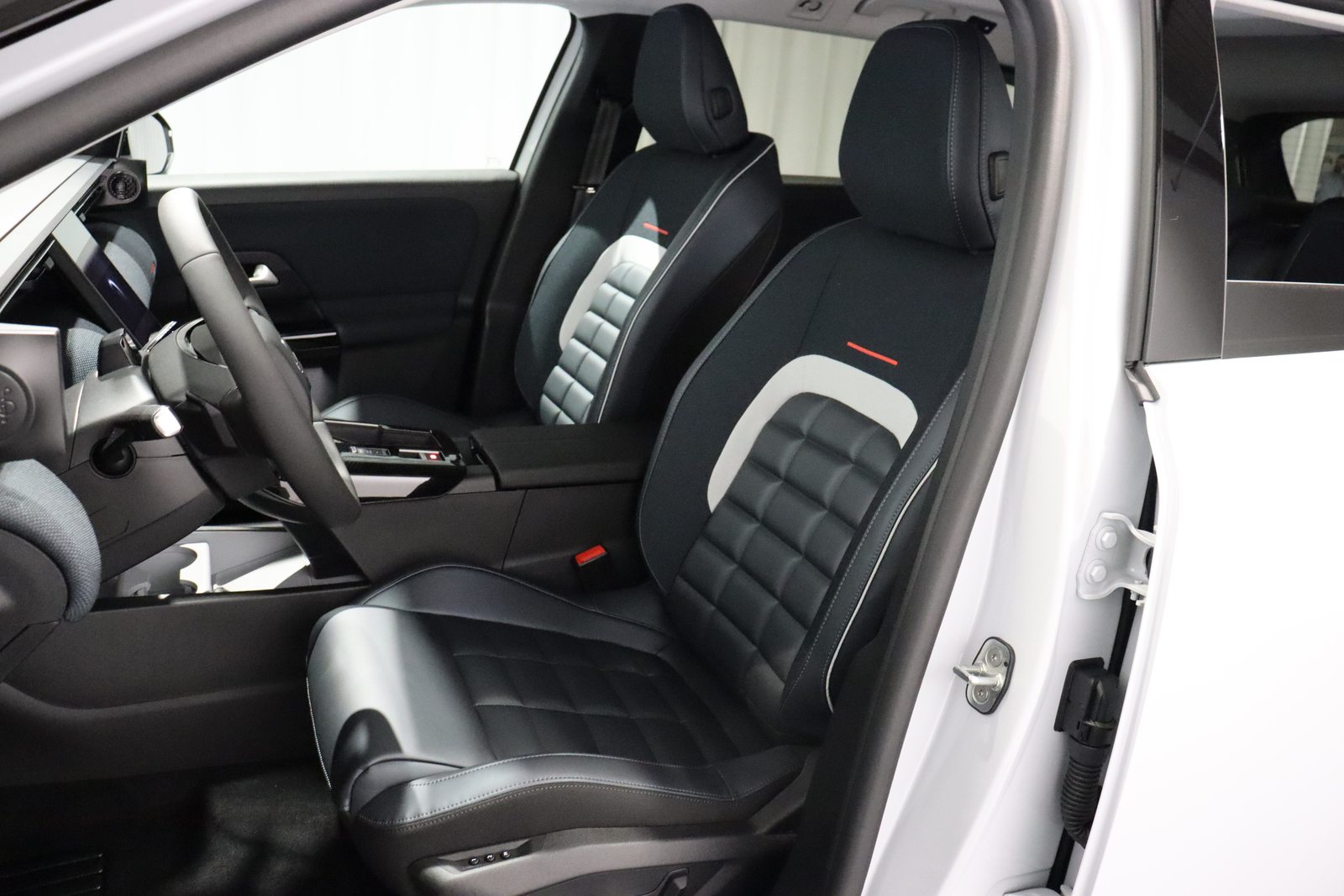 CITROEN C5 Aircross 1.2 Hybrid Max, Full-Hybrid Petrol/Electric, New car, Automatic - 4