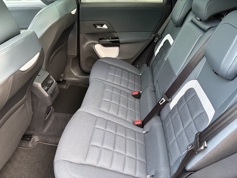 CITROEN C5 Aircross 1.2 Hybrid Plus, Hybride Intégral Essence/Électricité, Voiture de démonstration, Automatique - 4