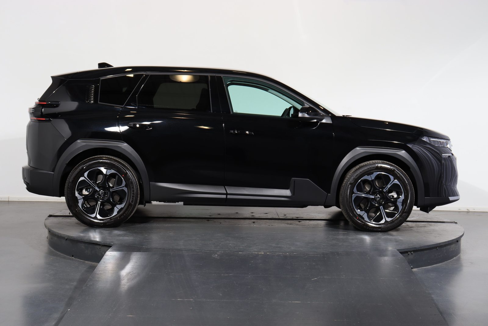 CITROEN e-C5 Aircross Plus, Electric, Ex-demonstrator, Automatic - 2