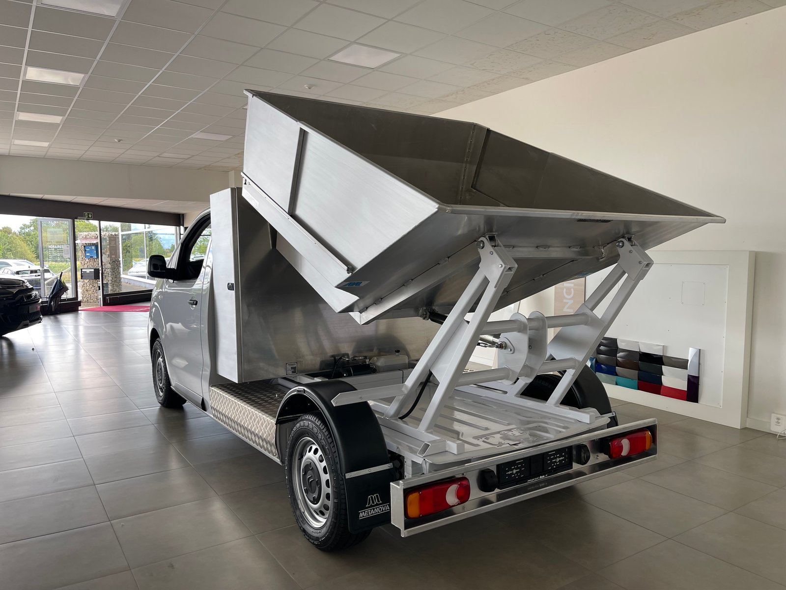 CITROEN Jumpy M Swiss Ed. 50kWh Benne Métanova, Elettrica, Auto nuove, Automatico - 2