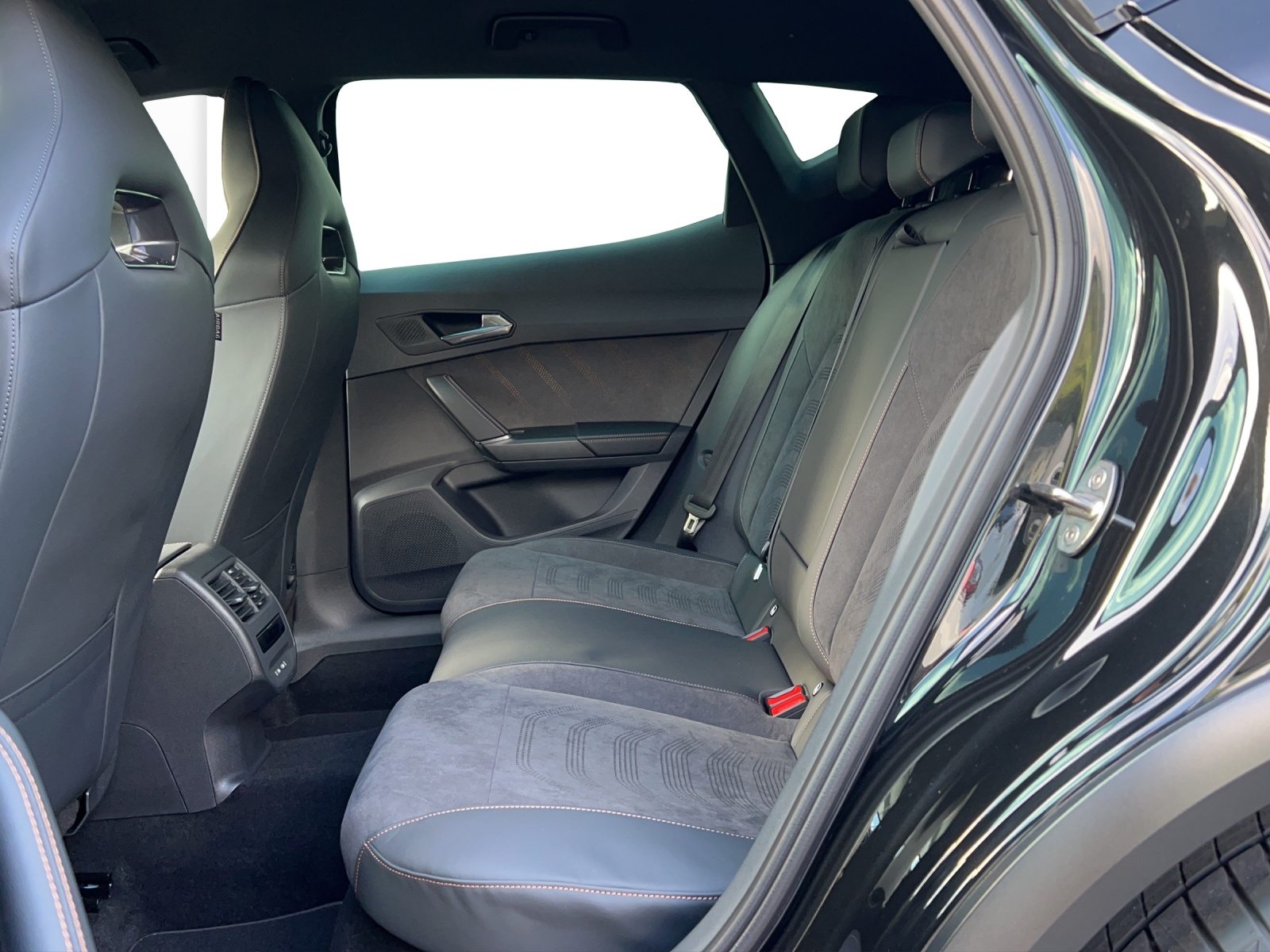 CUPRA FORMENTOR VZ 1.4e-HYBRID TRIBE EDITION (netto), Full-Hybrid Petrol/Electric, Second hand / Used, Automatic - 6