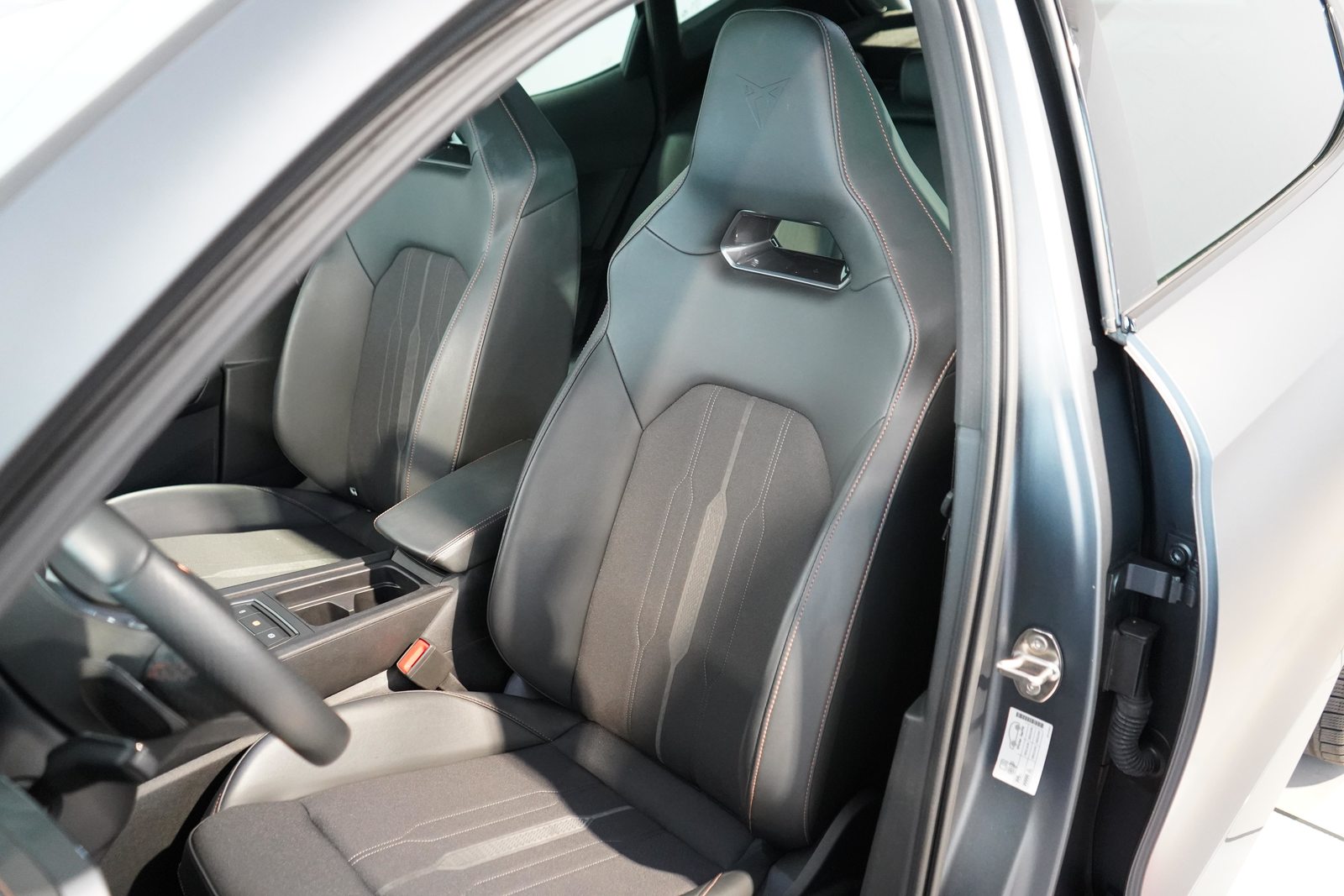 CUPRA Formentor 1.4 eHybrid VZ DSG, Plug-in-Hybrid Petrol/Electric, Second hand / Used, Automatic - 7