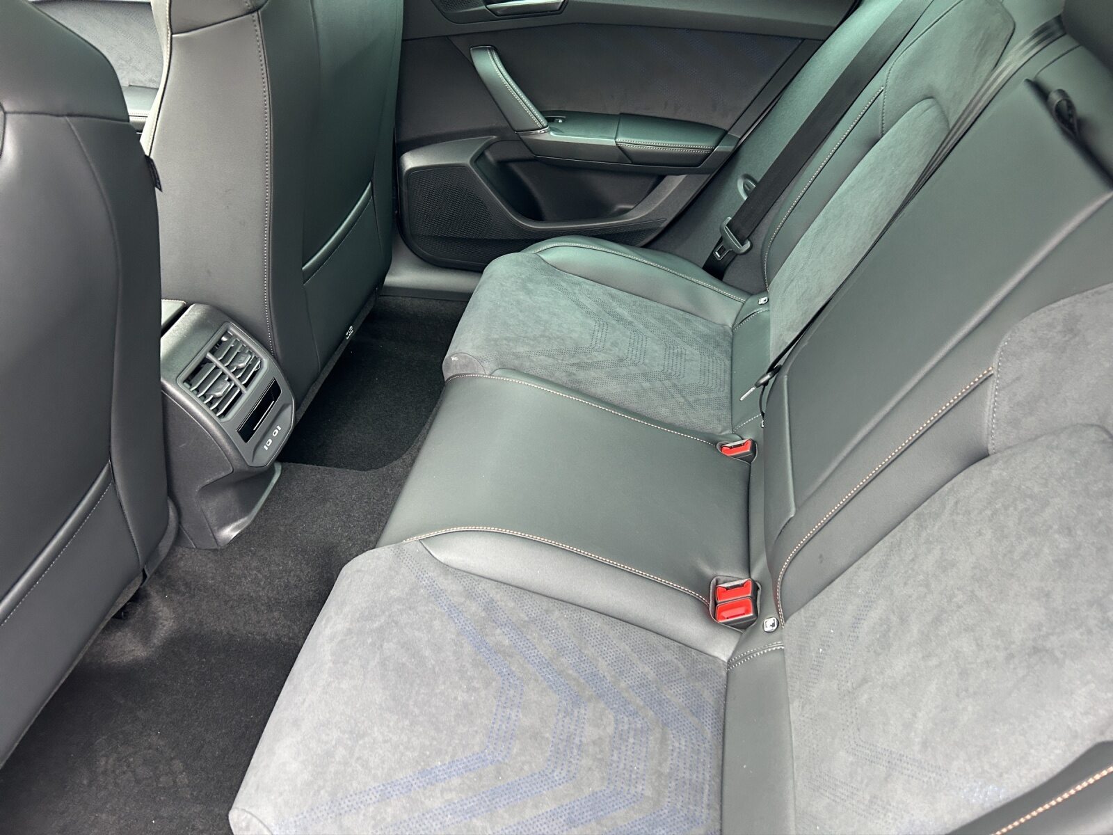 CUPRA FORMENTOR e-HYBRID, Full-Hybrid Petrol/Electric, Second hand / Used, Automatic - 7