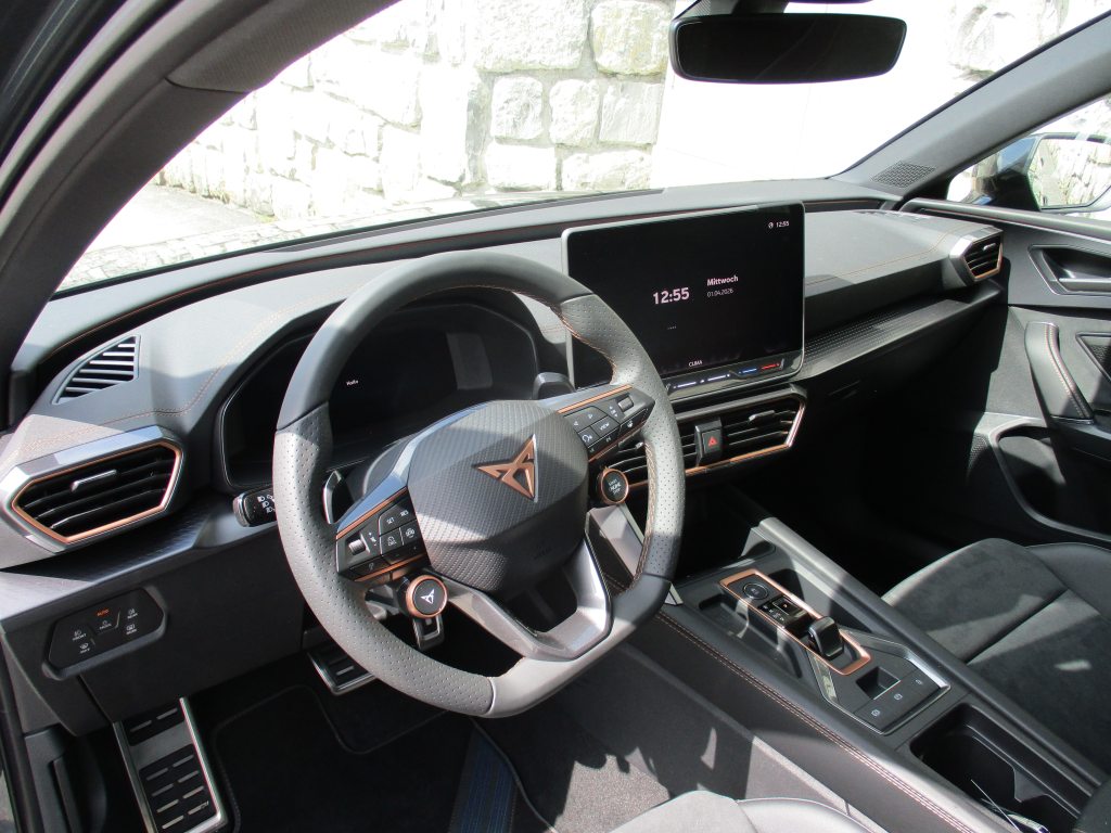CUPRA LEON 2.0 TSI 333 VZ 4Drive DSG, Petrol, New car, Automatic - 4