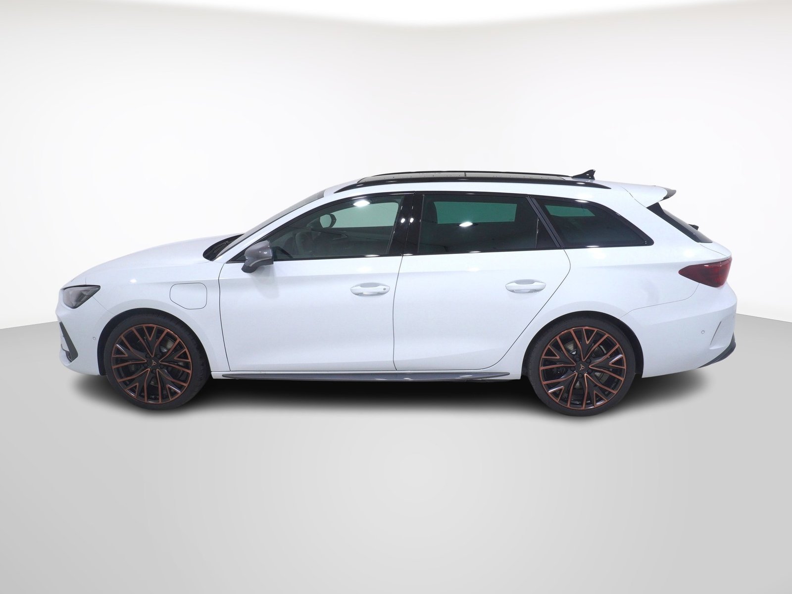 CUPRA Leon ST 1.5 eHybrid VZ DSG, Plug-in-Hybrid Petrol/Electric, New car, Automatic - 2
