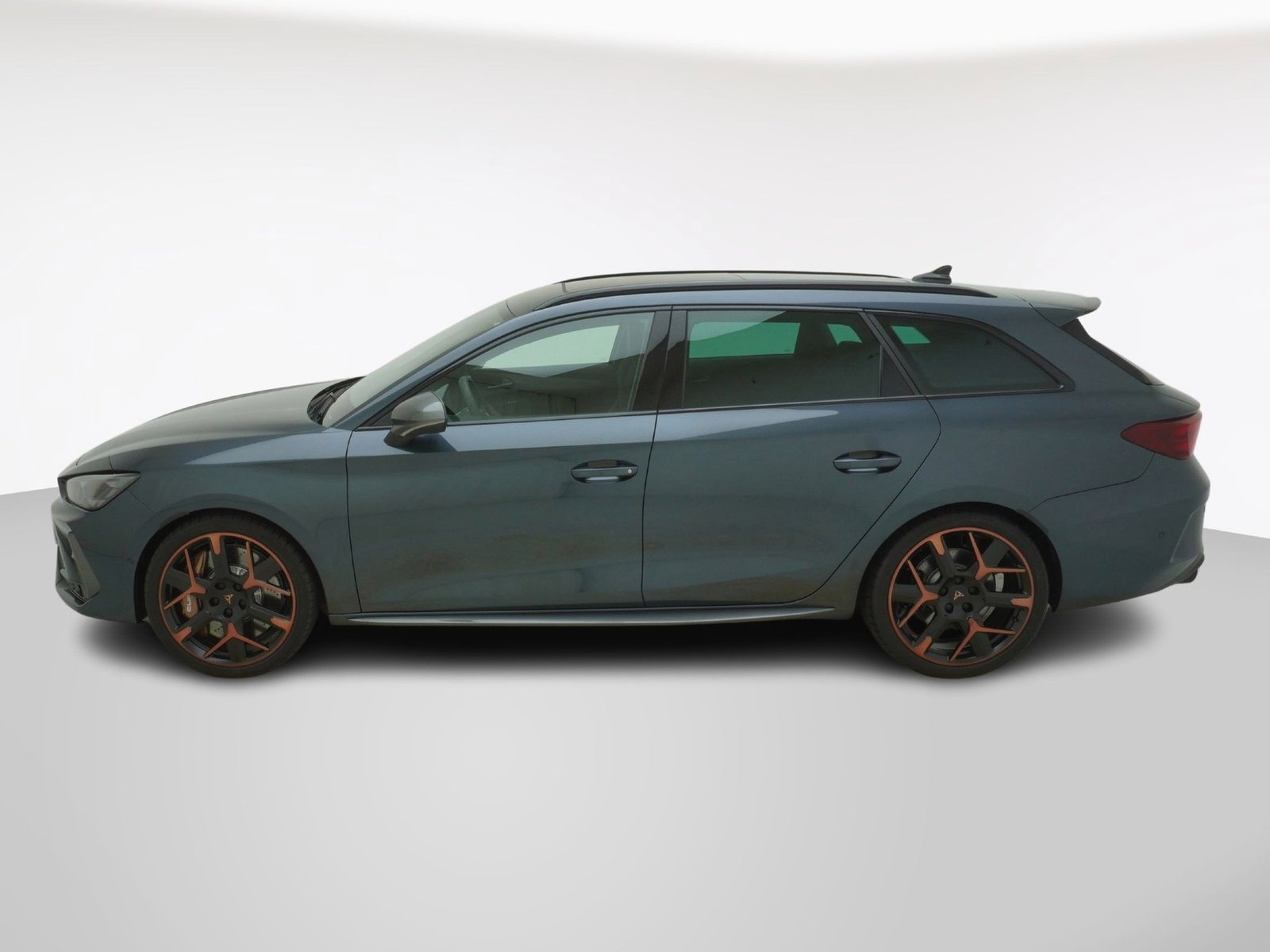 CUPRA Leon ST 2.0 TSI Extreme 4Drive DSG, Petrol, New car, Automatic - 2