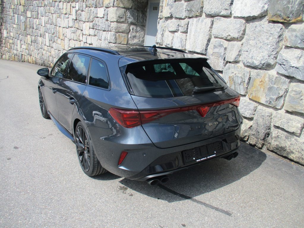 CUPRA LEON 2.0 TSI 333 VZ 4Drive DSG, Petrol, New car, Automatic - 3