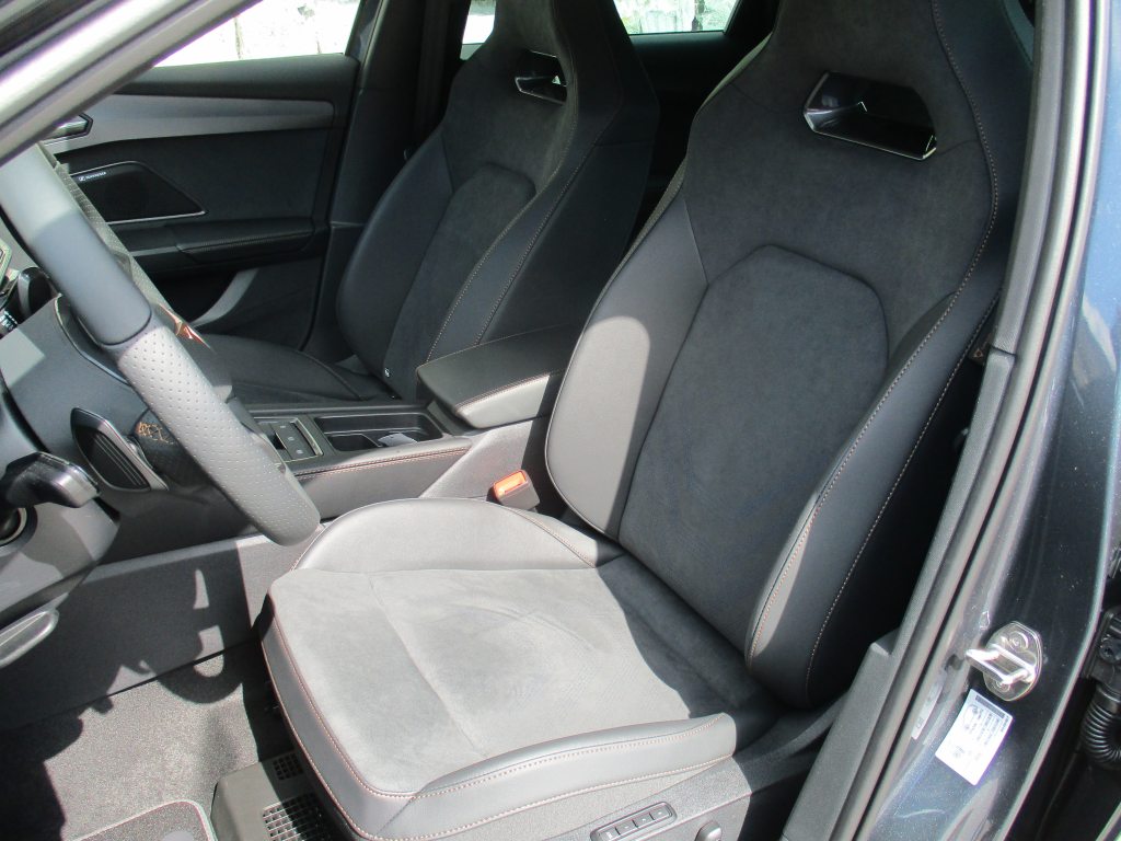 CUPRA LEON 2.0 TSI 333 VZ 4Drive DSG, Petrol, New car, Automatic - 5