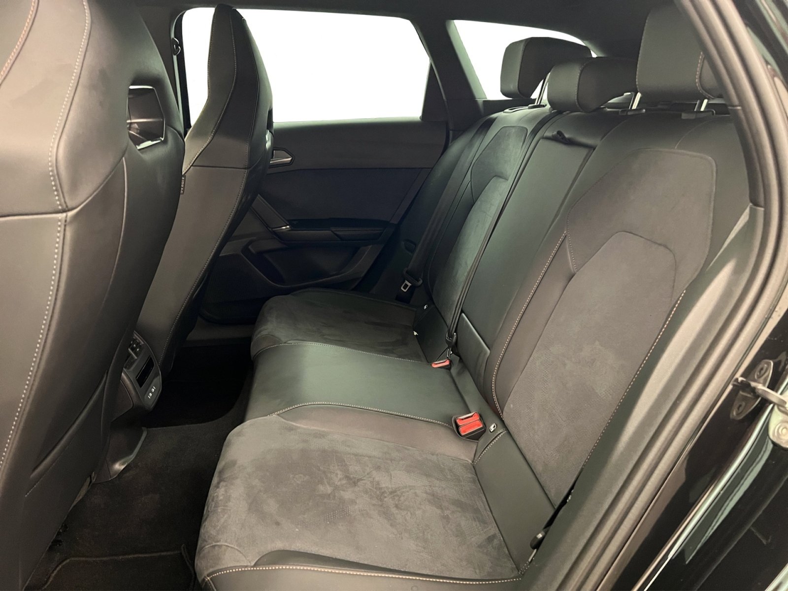 CUPRA Leon ST 2.0 TSI 333PS VZ 4Drive, Petrol, Second hand / Used, Automatic - 6