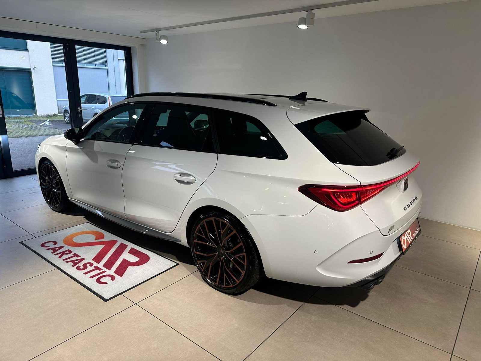 CUPRA Leon ST 2.0 TSI 370 VZ CUP 4Drive DSG, Benzin, Occasion / Gebraucht, Automatik - 3