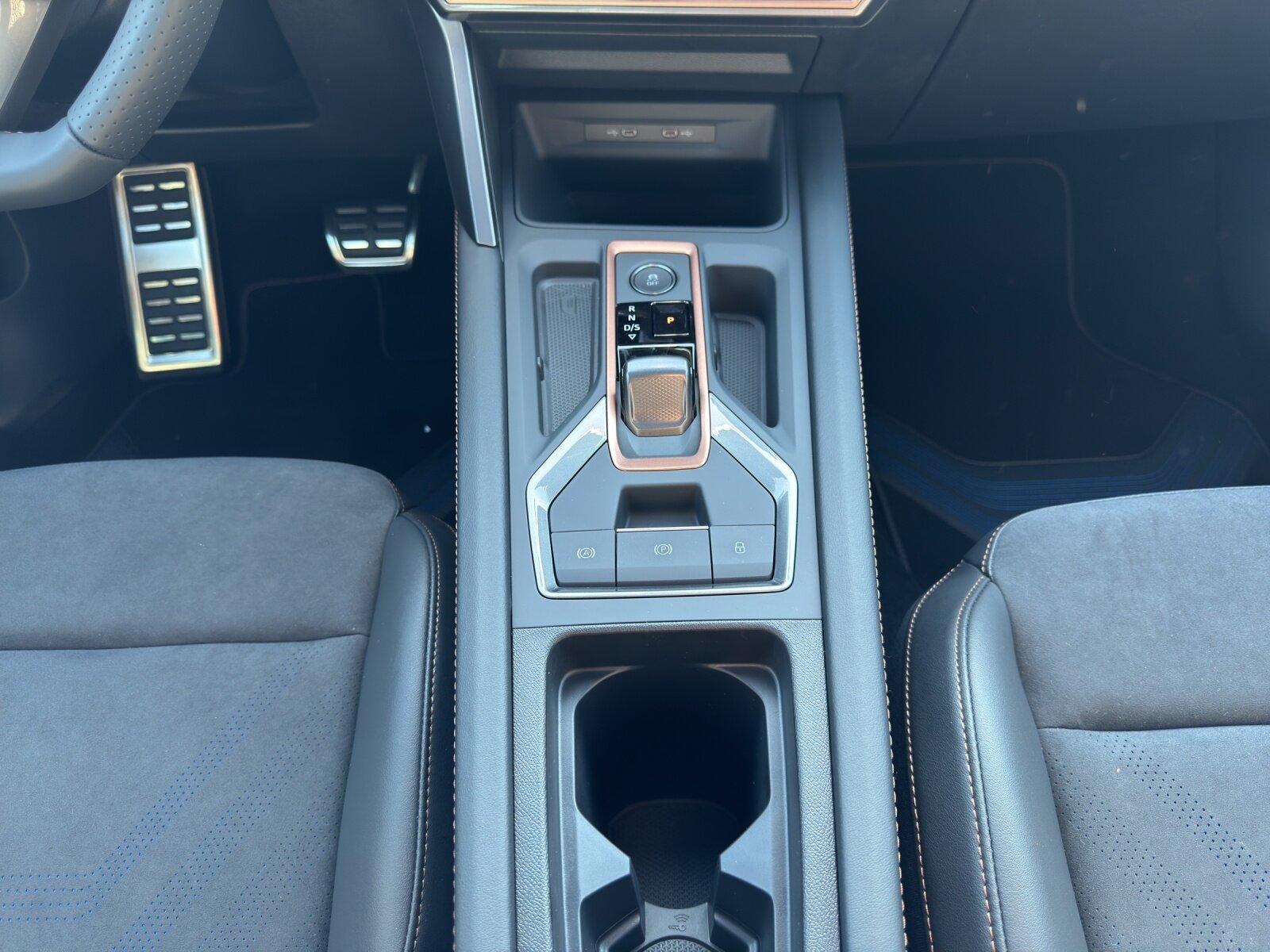 CUPRA Leon PE 1.5eTSI 150PS 7D 1500ccm 150PS/110kW 4 Zylinder eTSI, Mild-Hybrid Petrol/Electric, New car, Automatic - 7