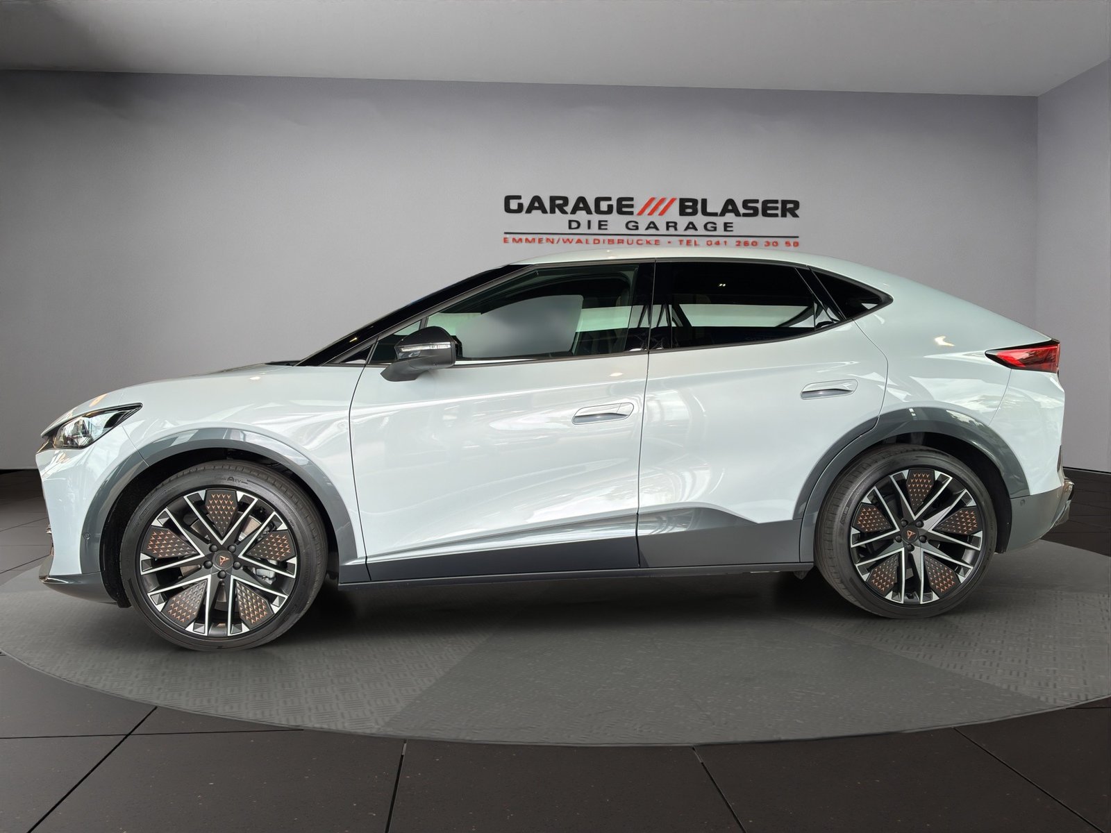 CUPRA Tavascan Type 10 77 kWh VZ Extreme, Electric, Ex-demonstrator, Automatic - 2