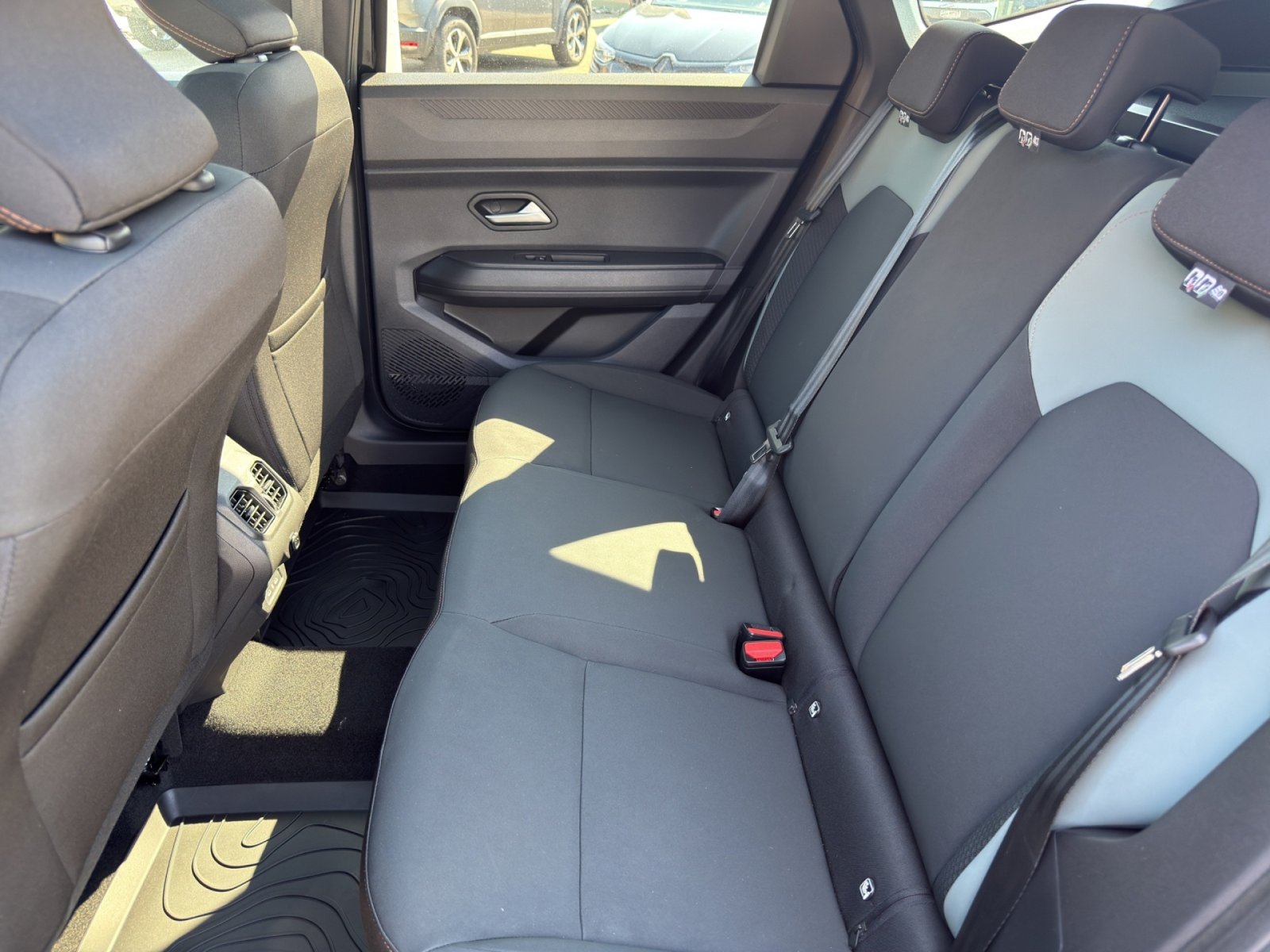 DACIA BIGSTER extreme hybrid 150 4x4, Full-Hybrid Petrol/Electric, New car, Automatic - 5