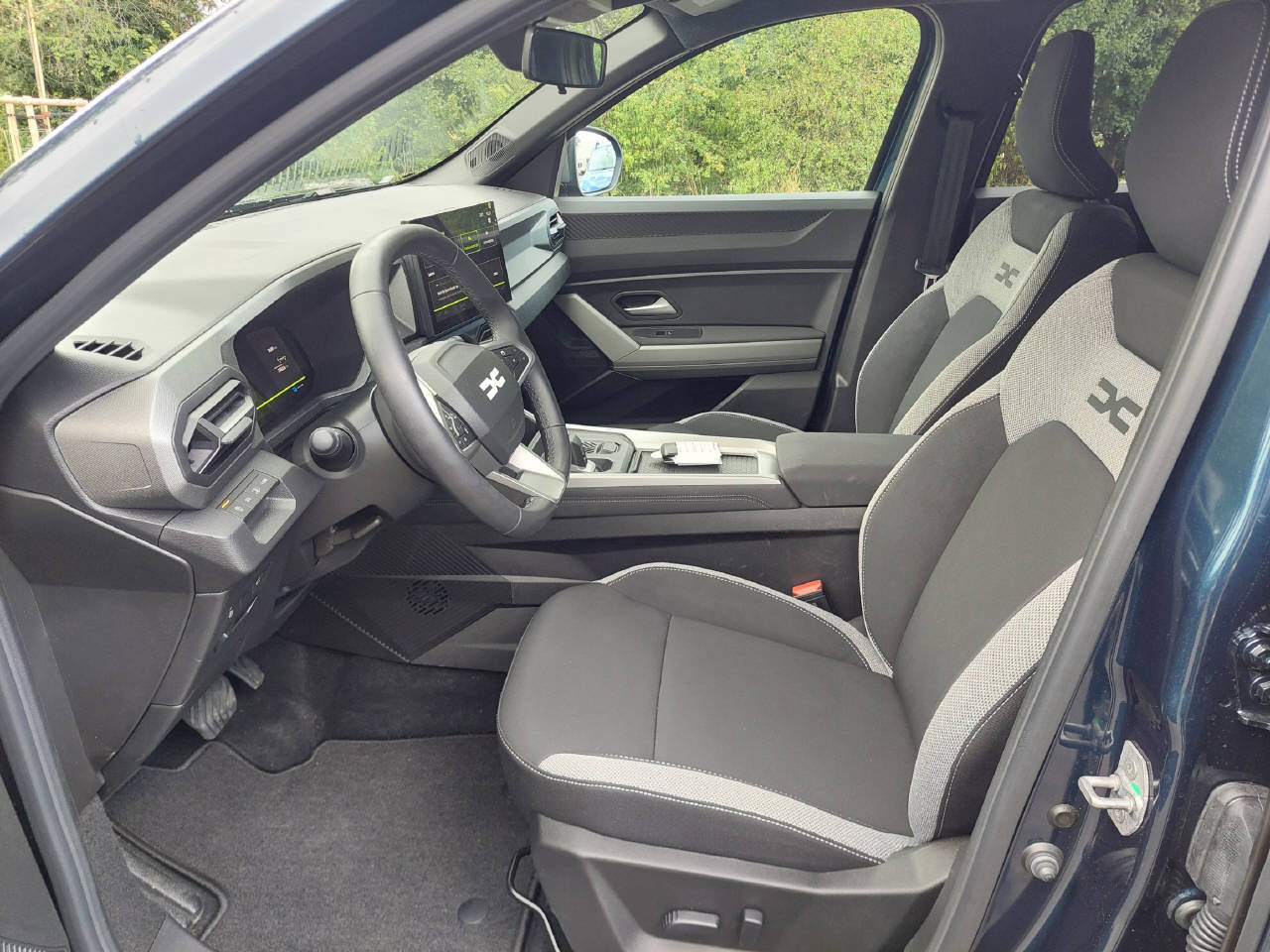DACIA Bigster 1.8 Hybrid Journey, Voll-Hybrid Benzin/Elektro, Occasion / Gebraucht, Automatik - 6