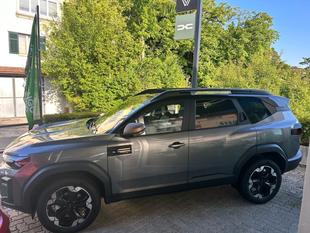 DACIA BIGSTER 1.2 Hybrid Extreme 4WD, Hybride Intégral Essence/Électricité, Voiture de démonstration, Automatique - 2