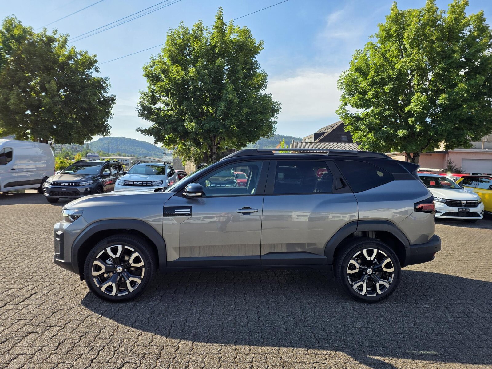 DACIA Bigster 1.2 Hybrid Journey 4WD, Full-Hybrid Petrol/Electric, Ex-demonstrator, Automatic - 2