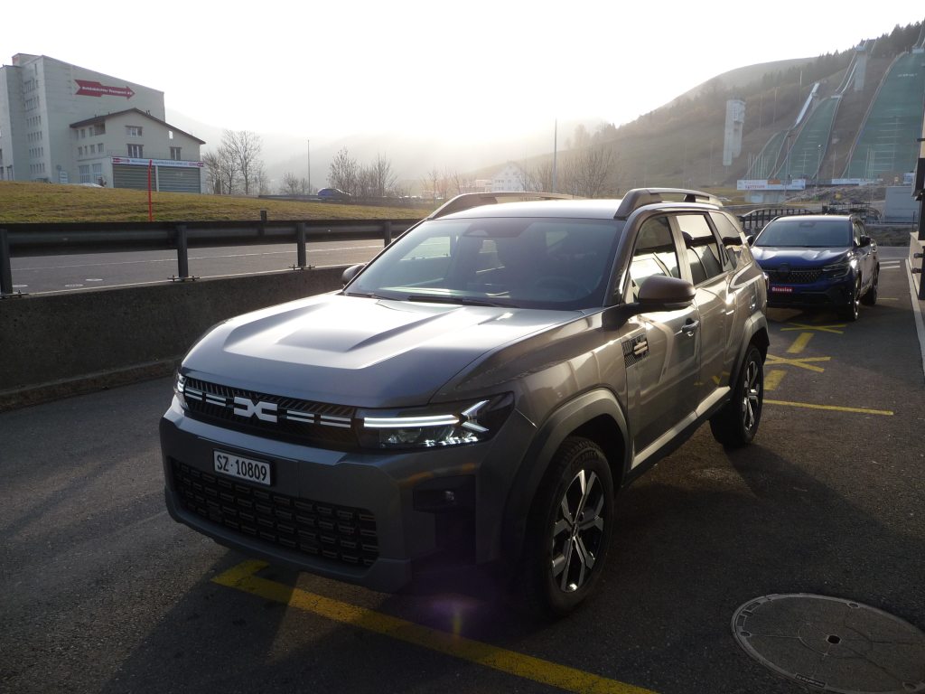 DACIA BIGSTER 1.8 Hybrid Extreme, Voll-Hybrid Benzin/Elektro, Vorführwagen, Automatik - 3