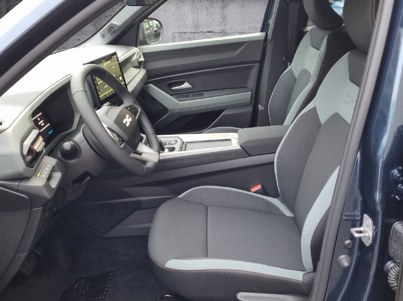 DACIA Bigster extreme hybrid 155, Full-Hybrid Petrol/Electric, New car, Automatic - 5