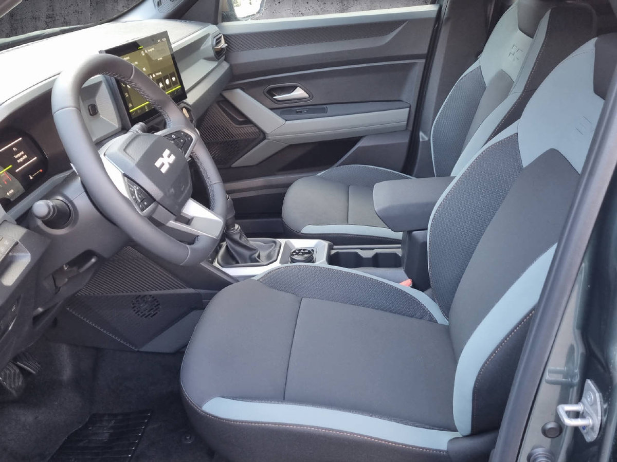 DACIA Bigster extreme mild hybrid 130 4x4, Mild-Hybrid Petrol/Electric, New car, Manual - 5