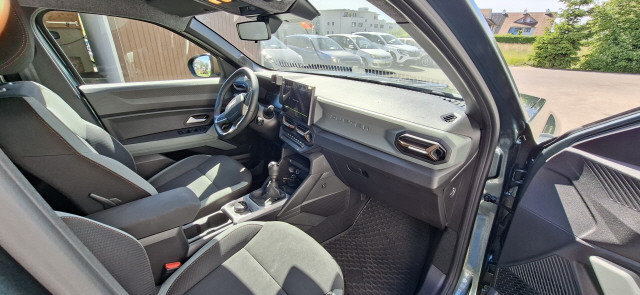 DACIA Duster 130 48V Extreme4x4, Benzin, Occasion / Gebraucht, Handschaltung - 6