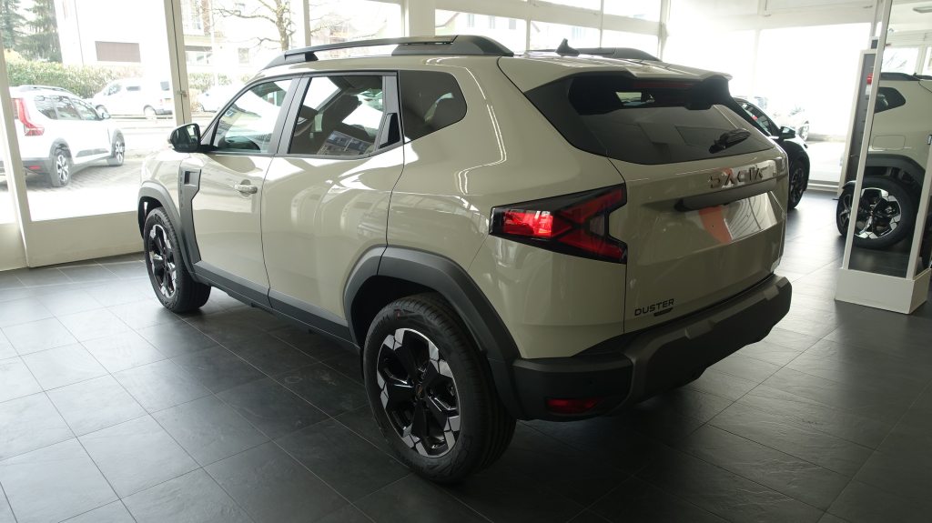 DACIA DUSTER 1.8 Hybrid Extreme, Full-Hybrid Petrol/Electric, New car, Automatic - 2