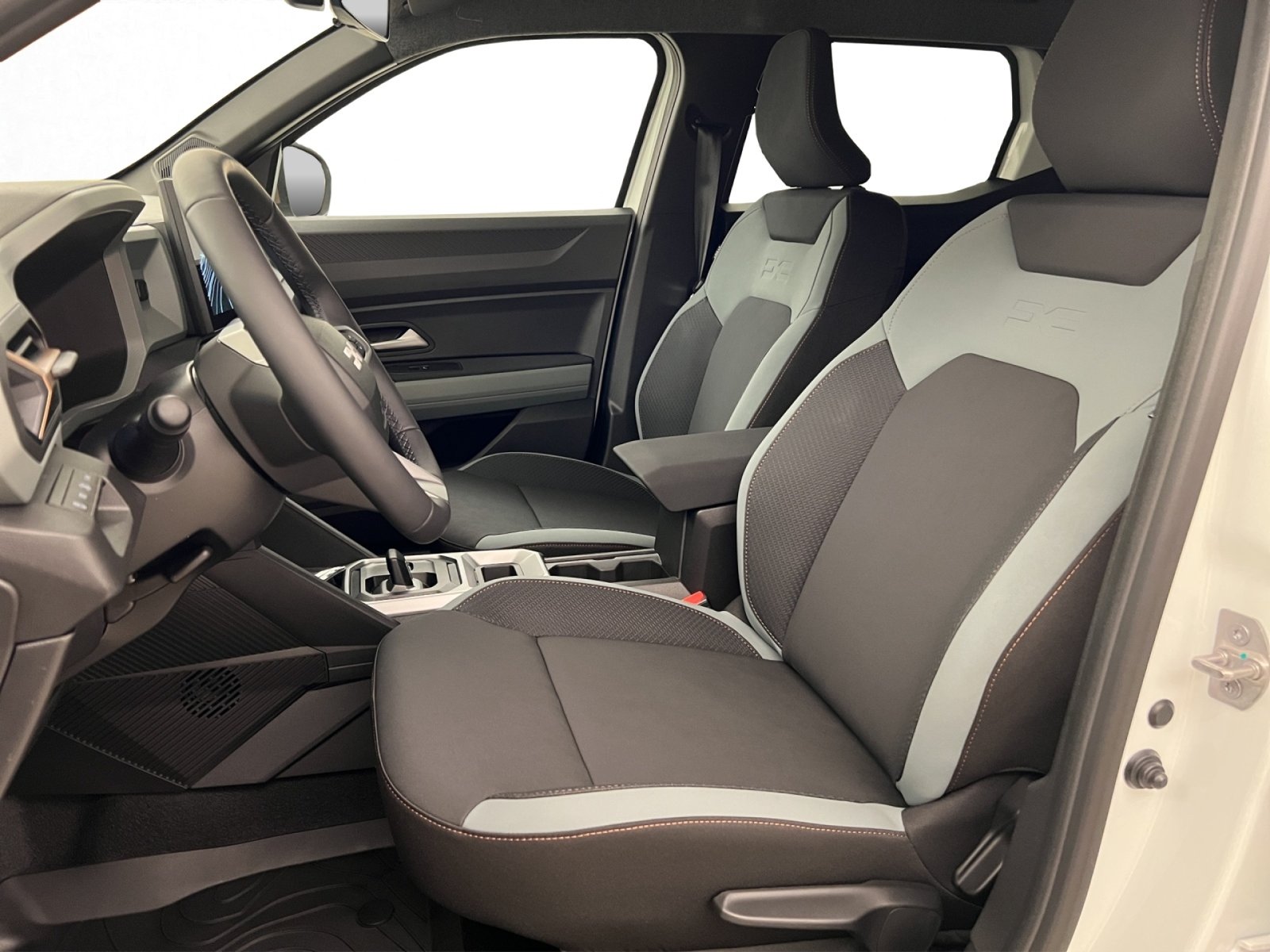 DACIA Duster 1.8 Hybrid Extreme+, Full-Hybrid Petrol/Electric, New car, Automatic - 5