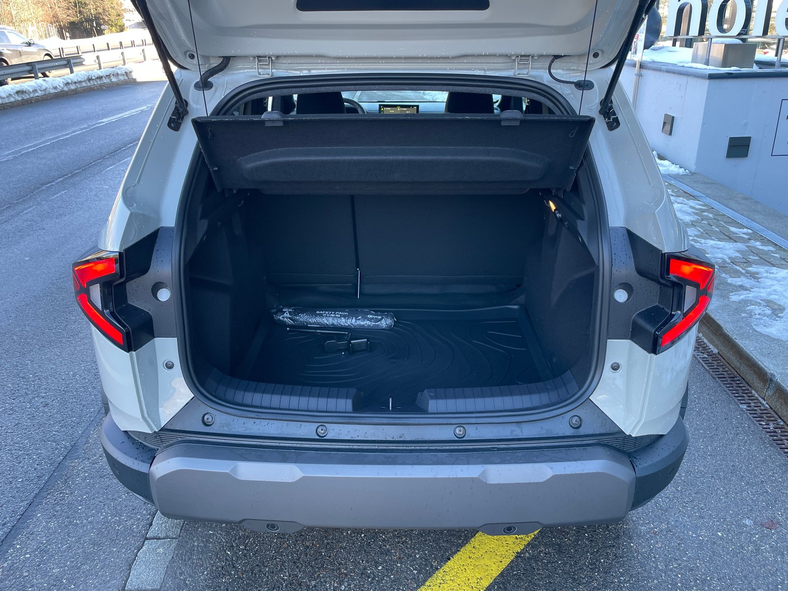DACIA Duster TCe 130 48V Extreme 4x4, Mild-Hybrid Benzin/Elektro, Neuwagen, Handschaltung - 7