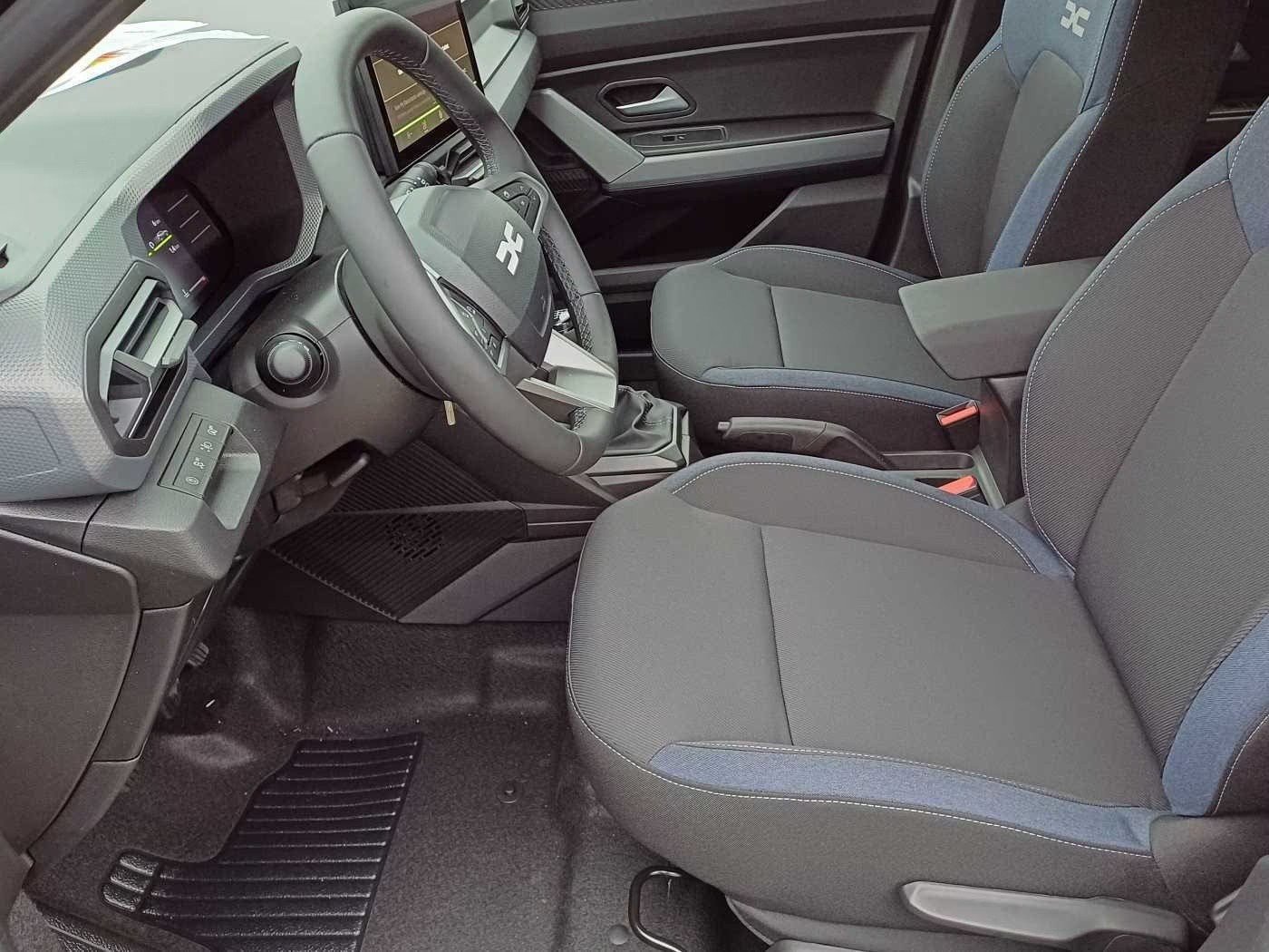 DACIA Duster TCe 130 48V Expression 4x4, Mild-Hybrid Petrol/Electric, New car, Manual - 7