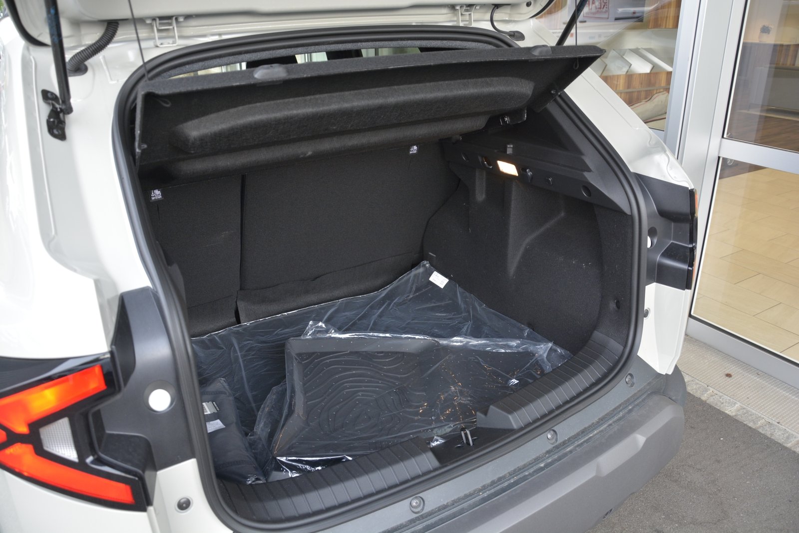 DACIA DUSTER extreme hybrid 150 4x4 Automat, Full-Hybrid Petrol/Electric, New car, Automatic - 6