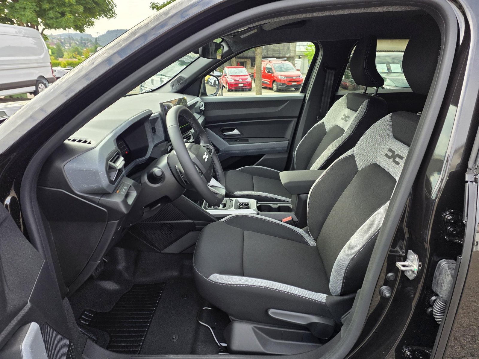 DACIA Duster 1.2 Hybrid Journey 4WD, Voll-Hybrid Benzin/Elektro, Neuwagen, Automatik - 6