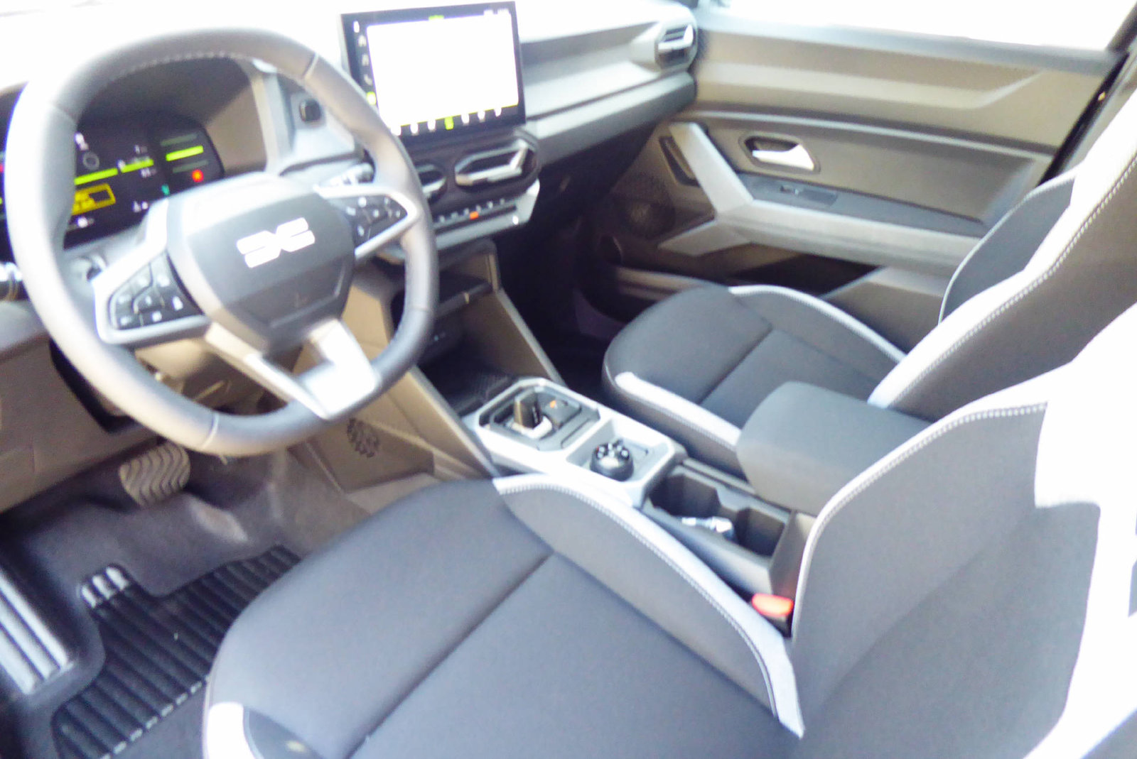 DACIA Duster 1.2 Hybrid 150 Journey 4WD Aut., Voll-Hybrid Benzin/Elektro, Neuwagen, Automatik - 5